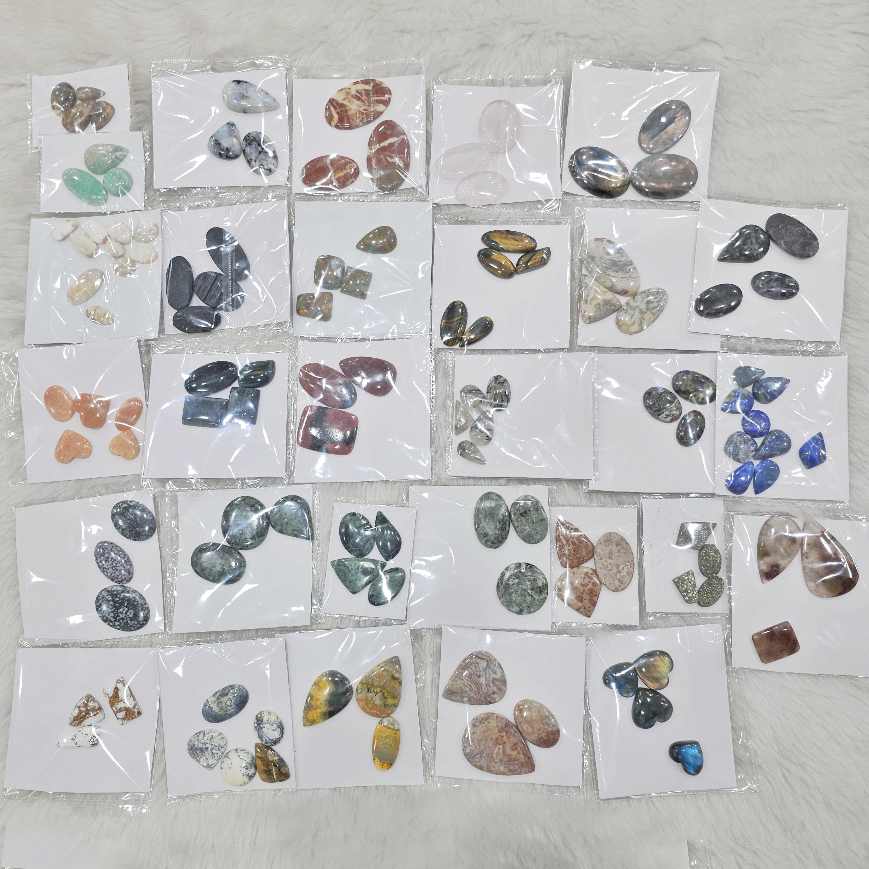 30 Set of Limited Christmas Gemstone Pack | 100 pcs | 1 KG - The LabradoriteKing