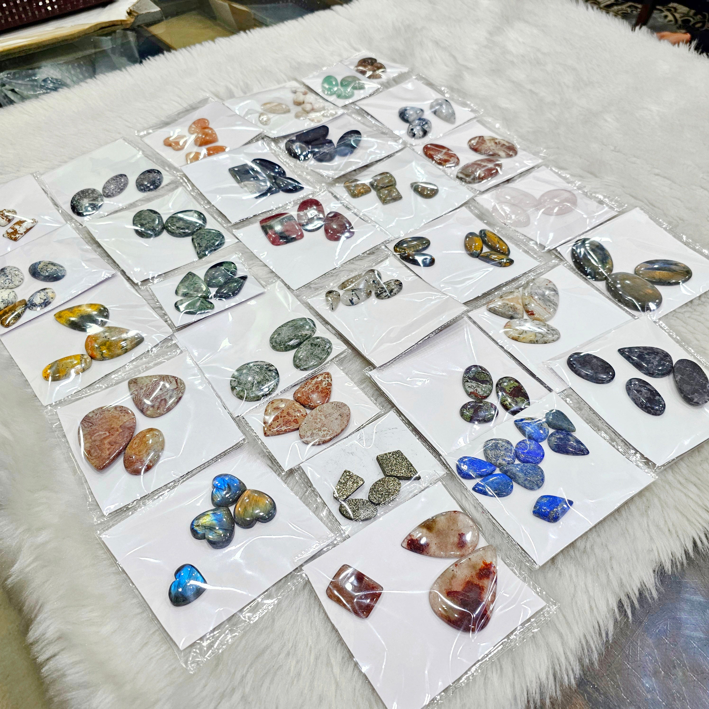 30 Set of Limited Christmas Gemstone Pack | 100 pcs | 1 KG - The LabradoriteKing