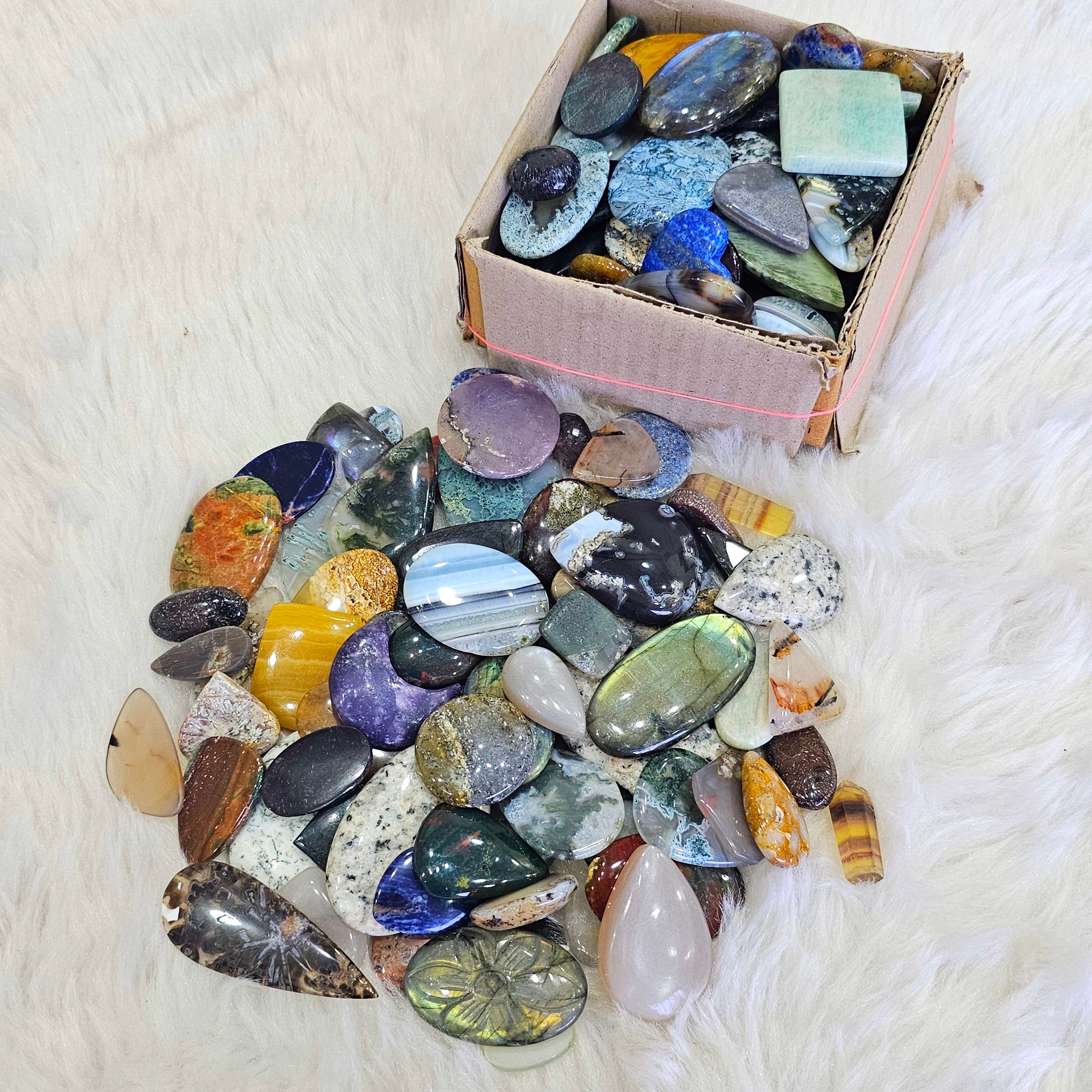 1 KG Mix Gemstone Box | 15mm to 50mm | 2023 Clearance Box - The LabradoriteKing