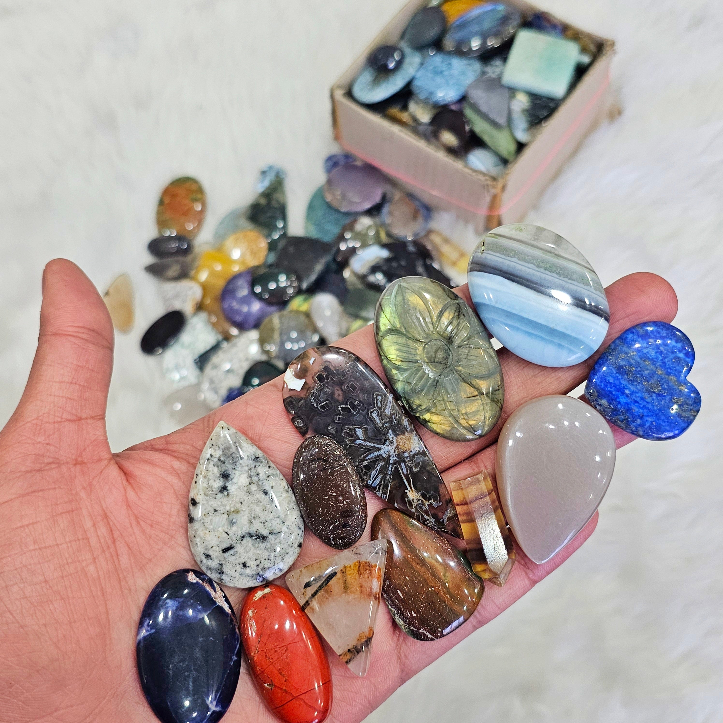 1 KG Mix Gemstone Box | 15mm to 50mm | 2023 Clearance Box - The LabradoriteKing