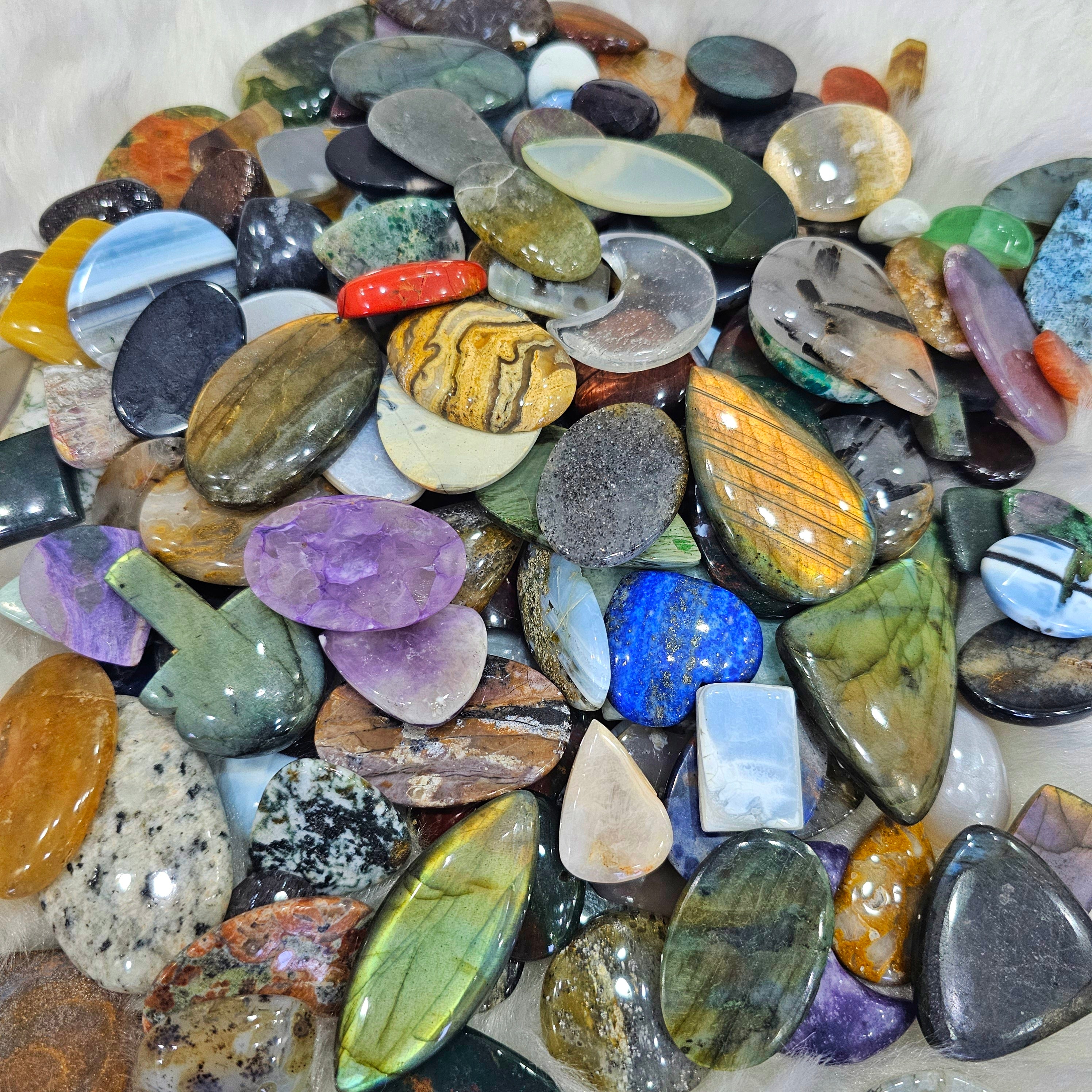 1 KG Mix Gemstone Box | 15mm to 50mm | 2023 Clearance Box - The LabradoriteKing