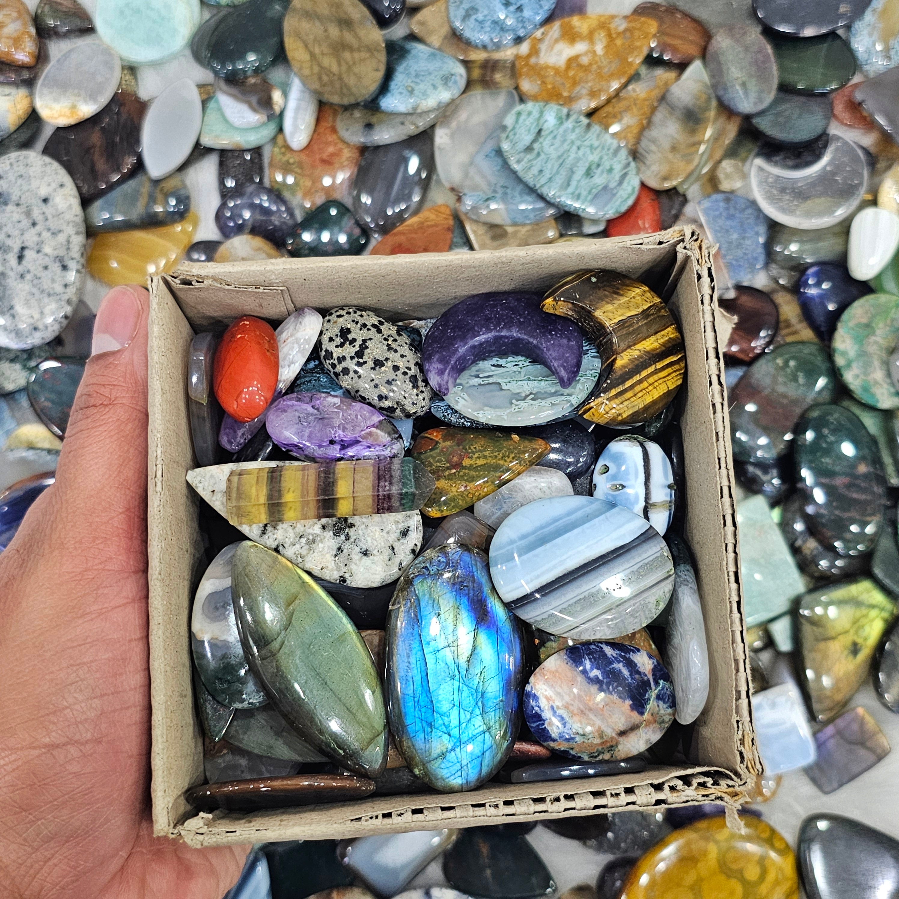 1 KG Mix Gemstone Box | 15mm to 50mm | 2023 Clearance Box - The LabradoriteKing