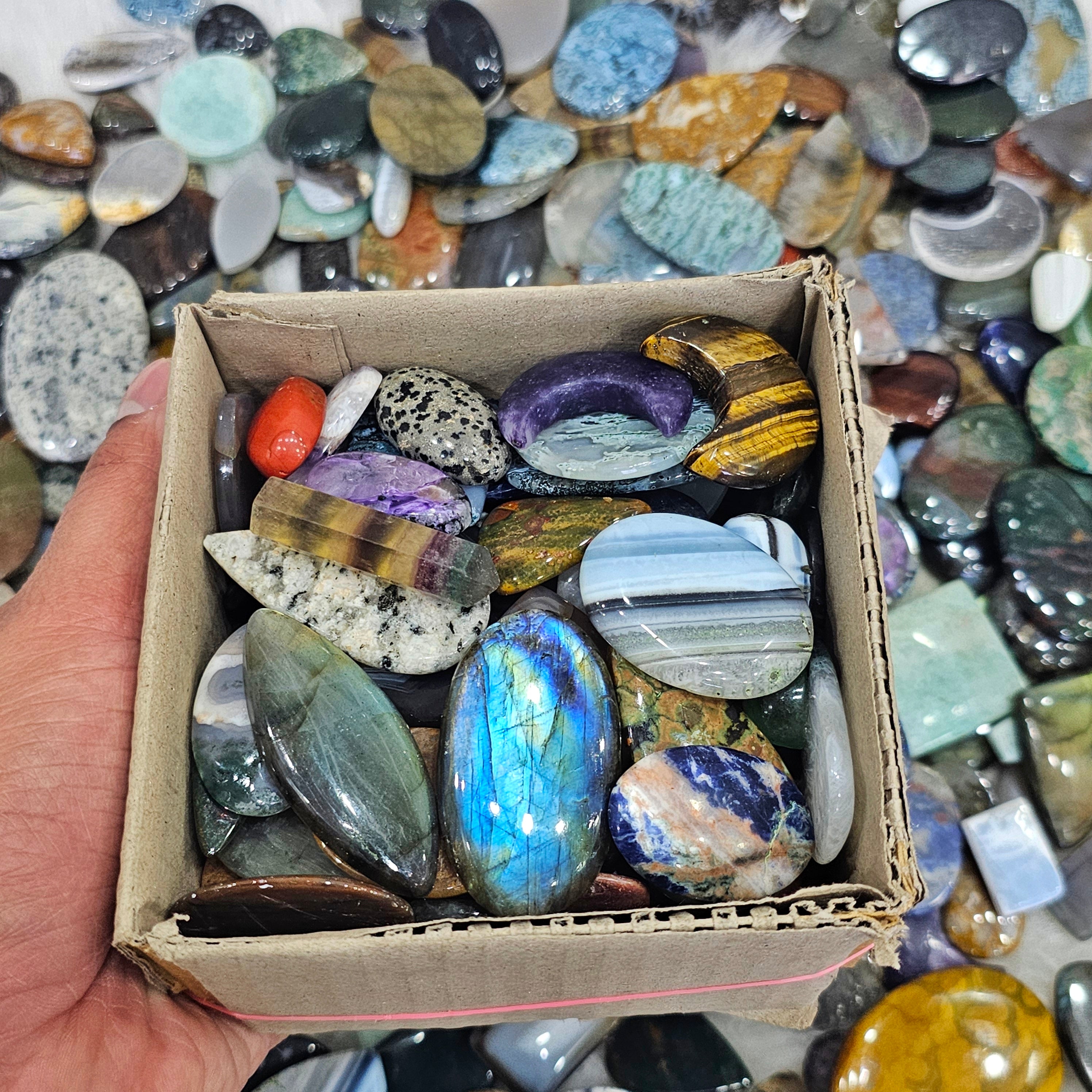 1 KG Mix Gemstone Box | 15mm to 50mm | 2023 Clearance Box - The LabradoriteKing