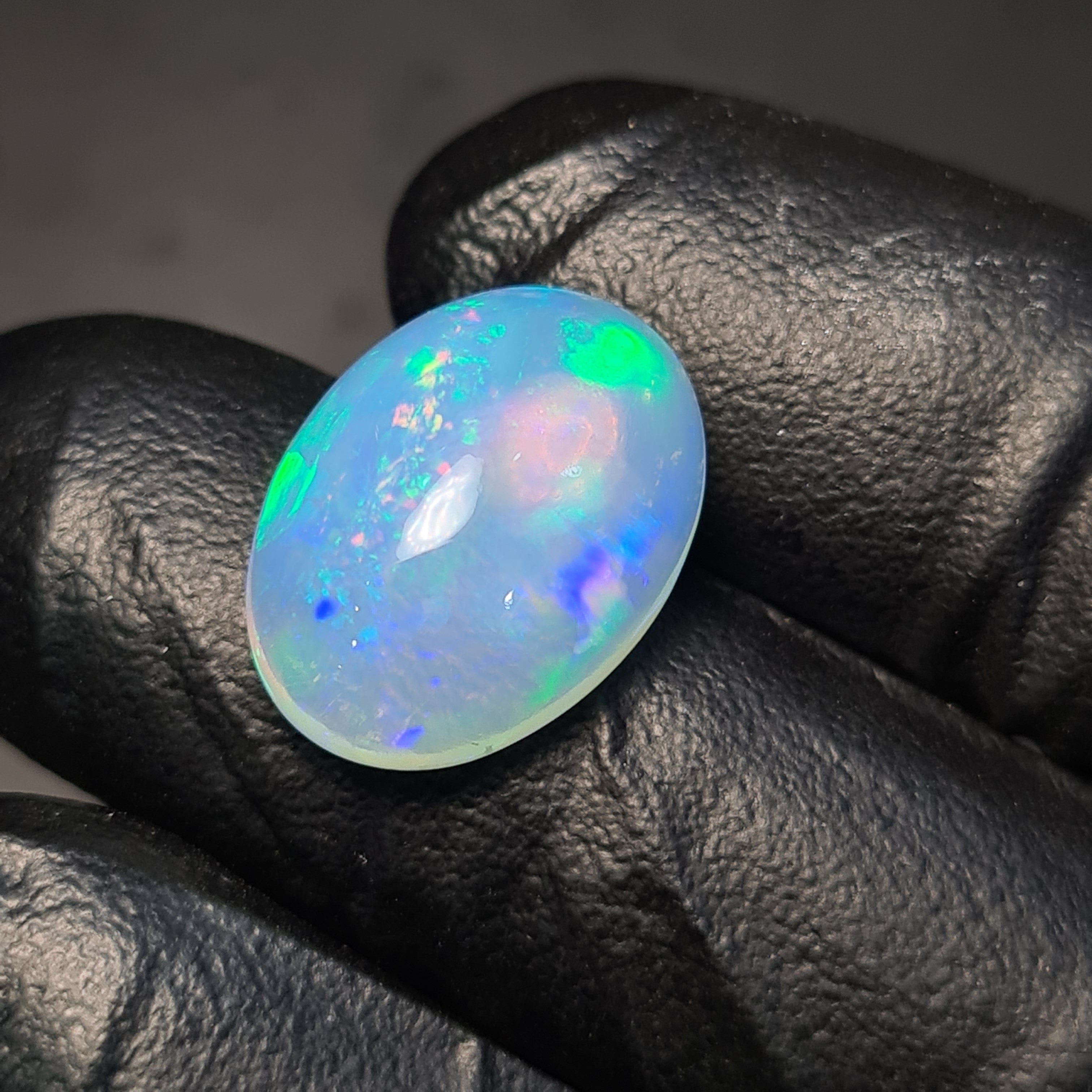 1  Pcs Of Natural Ethopian Opal  | Oval Shape | Size: 13x18mm - The LabradoriteKing