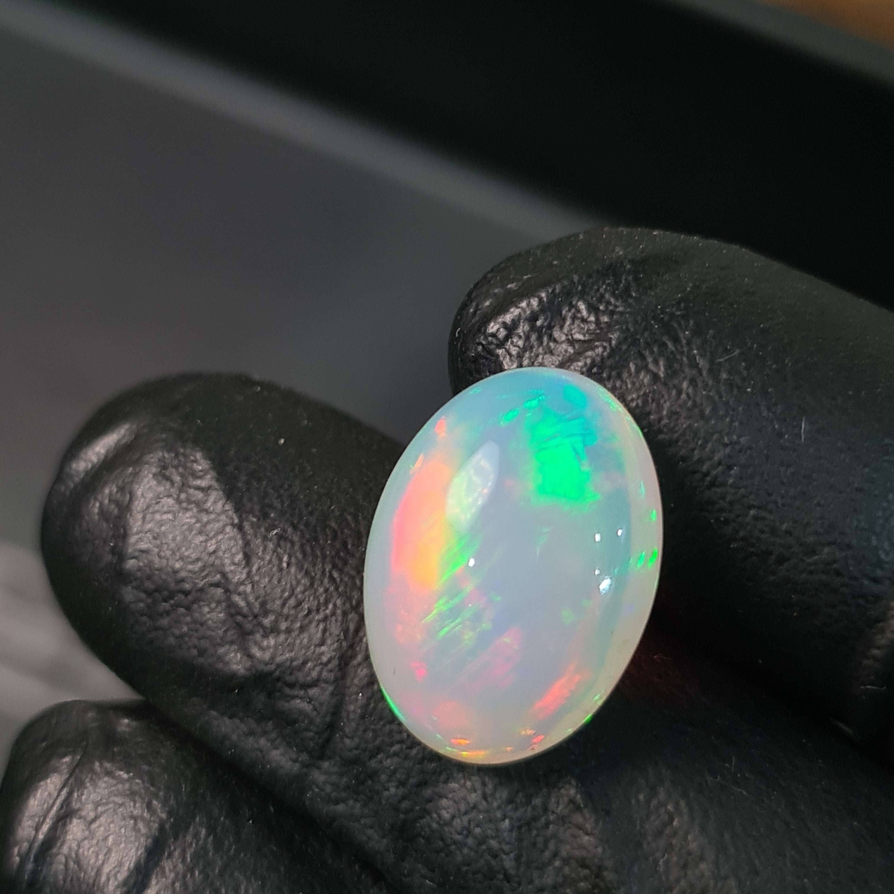 1  Pcs Of Natural Ethopian Opal  | Oval Shape | Size: 13x15mm - The LabradoriteKing