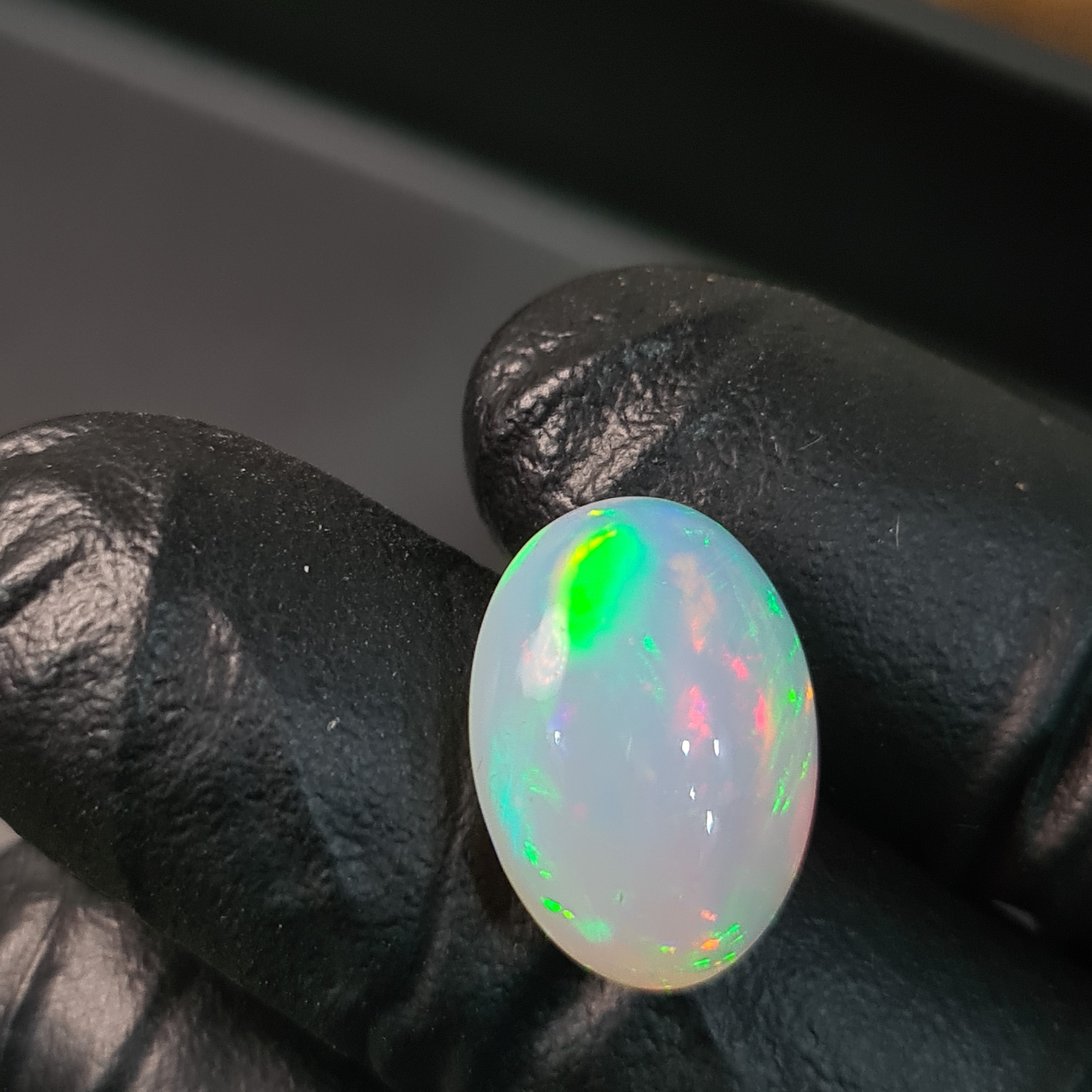 1  Pcs Of Natural Ethopian Opal  | Oval Shape | Size: 13x15mm - The LabradoriteKing