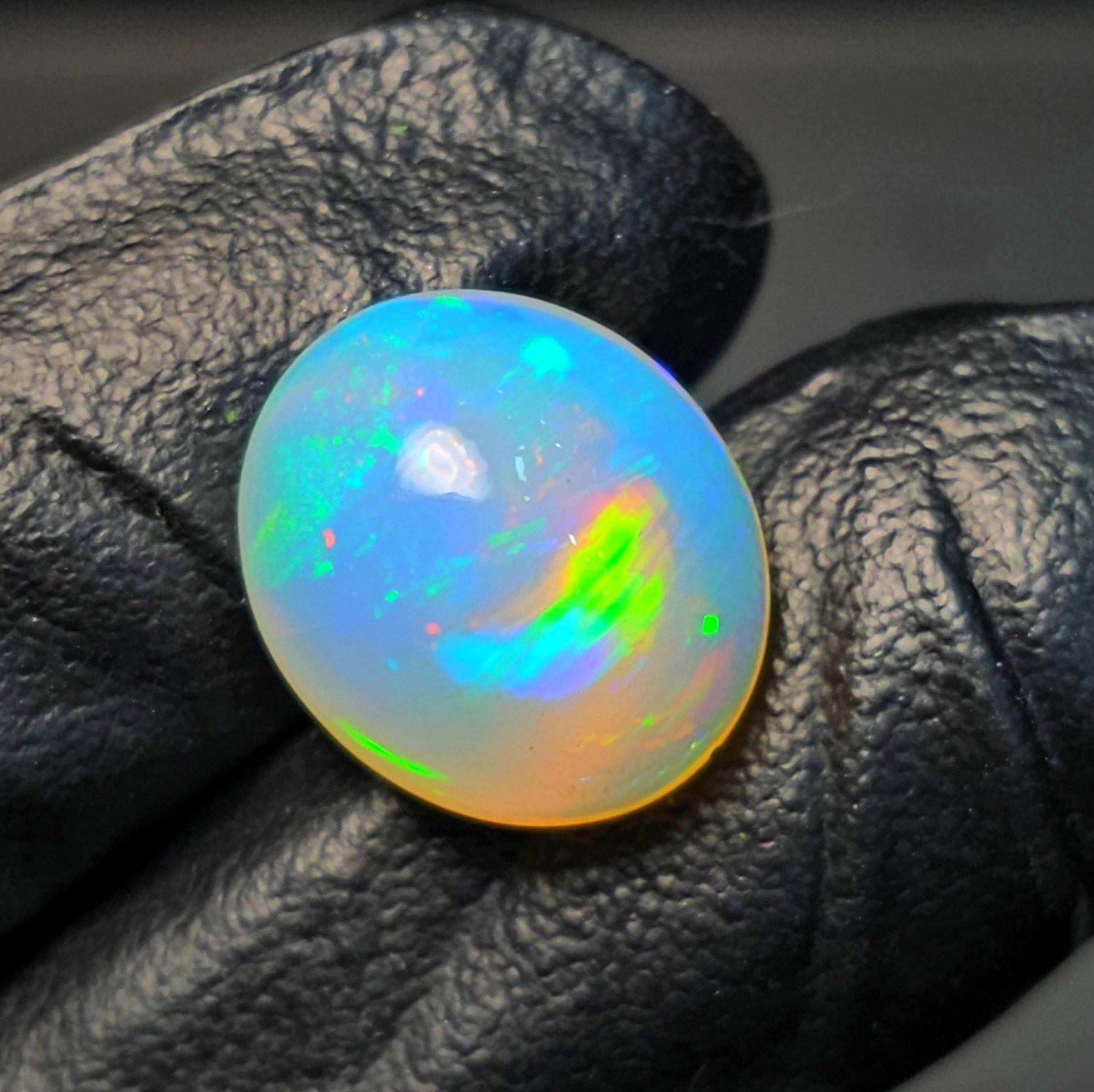 1  Pcs Of Natural Ethopian Opal  | Oval Shape | Size: 12x14mm - The LabradoriteKing