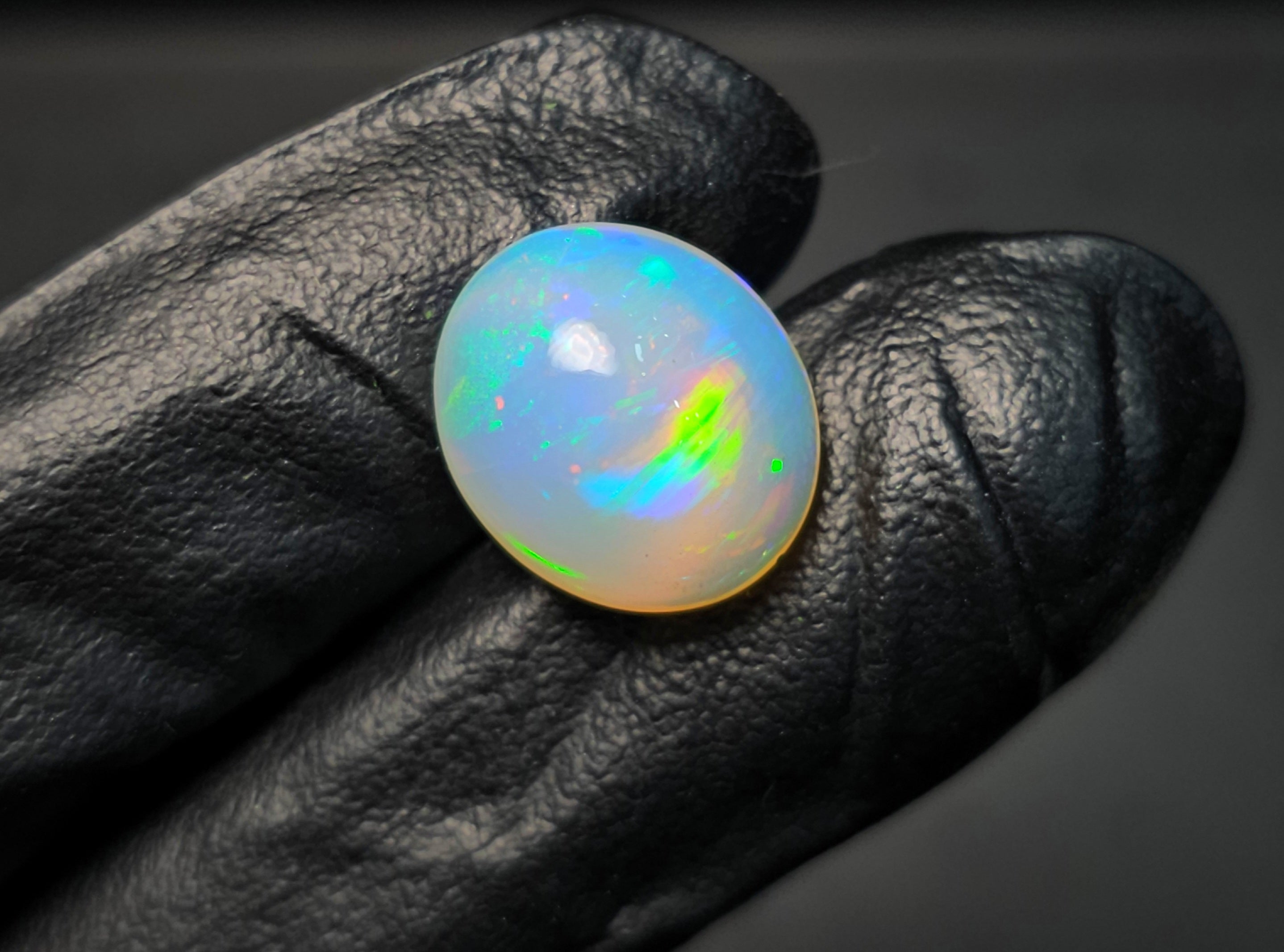 1  Pcs Of Natural Ethopian Opal  | Oval Shape | Size: 12x14mm - The LabradoriteKing