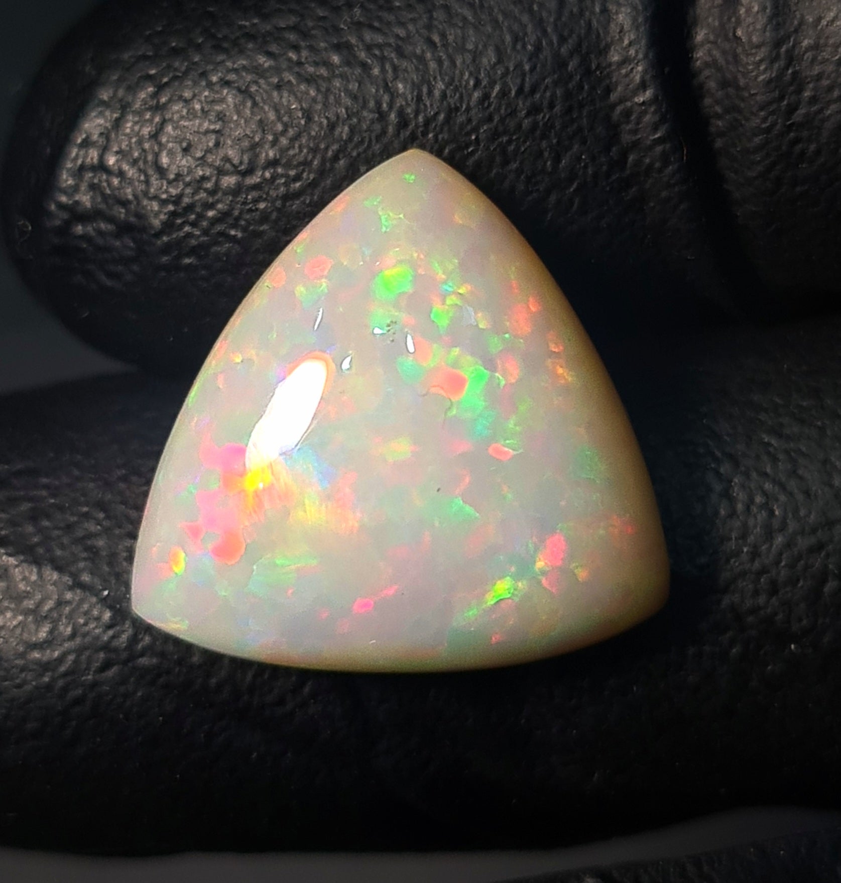 1 Pcs Of Natural Ethopian Opal Trillion Shape  |WT: 8.4 Cts|Size:17mm - The LabradoriteKing