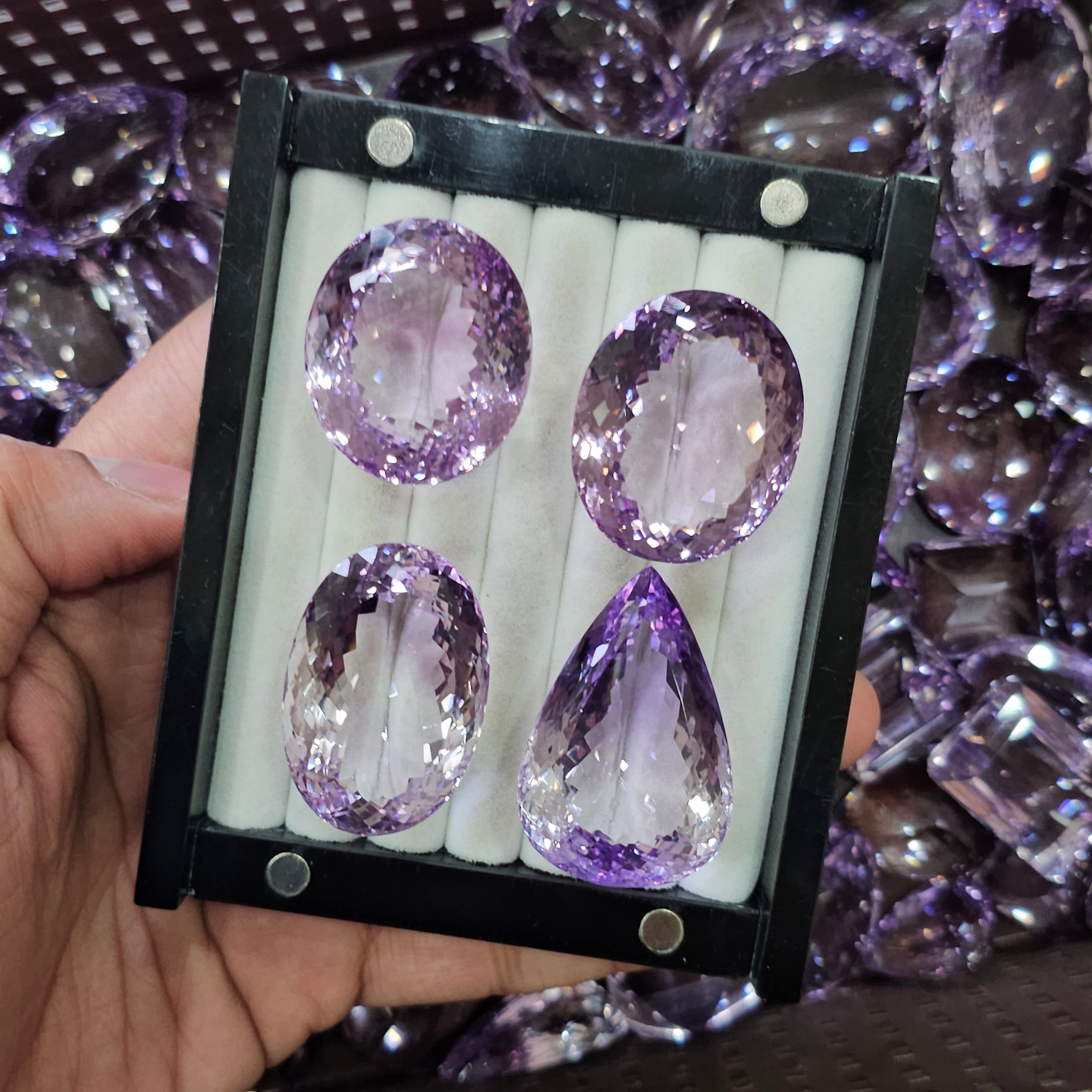 1 Pc Lavender Amethyst | 25 to 30mm | 100 Cts size Flawless - The LabradoriteKing