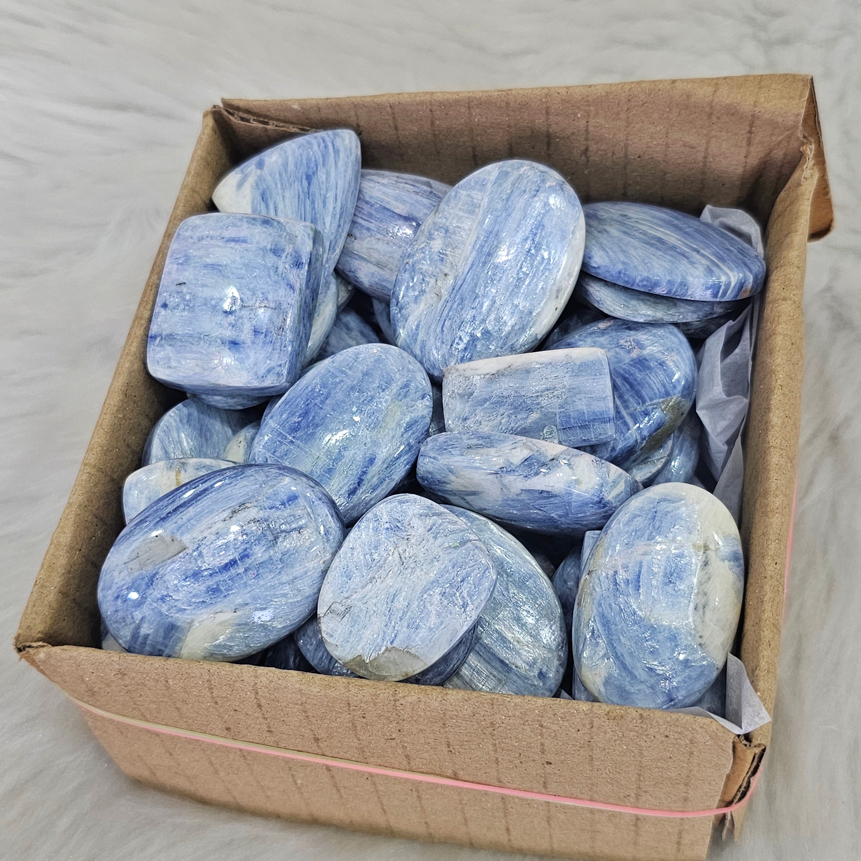 500 Grams of Kyanites Blue | 20-30 Pcs Approx |  1" - 3" Inches - The LabradoriteKing