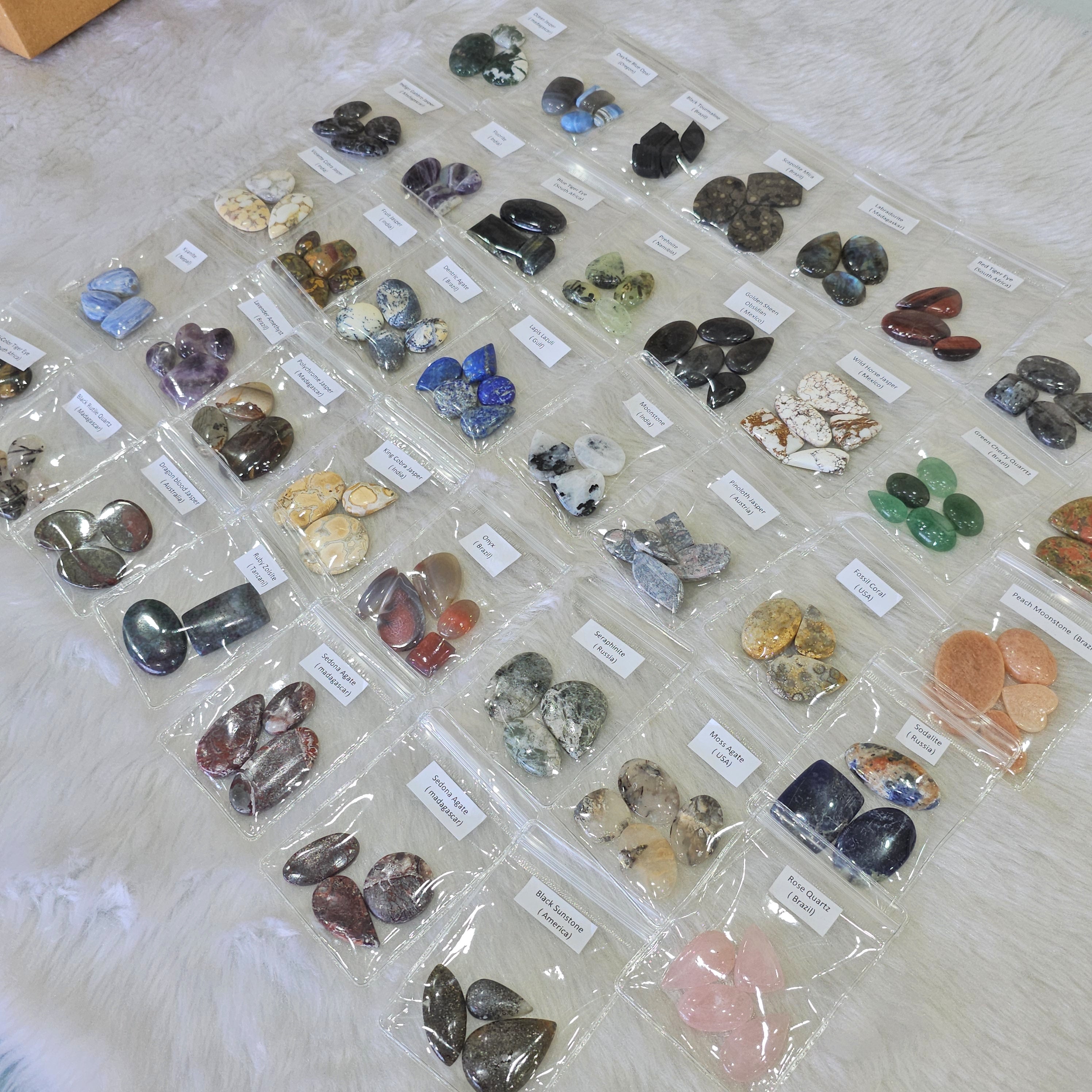 40 sets of Cabochons | V3.0 | Labeled | 1KG Box | 100+ Stones - The LabradoriteKing