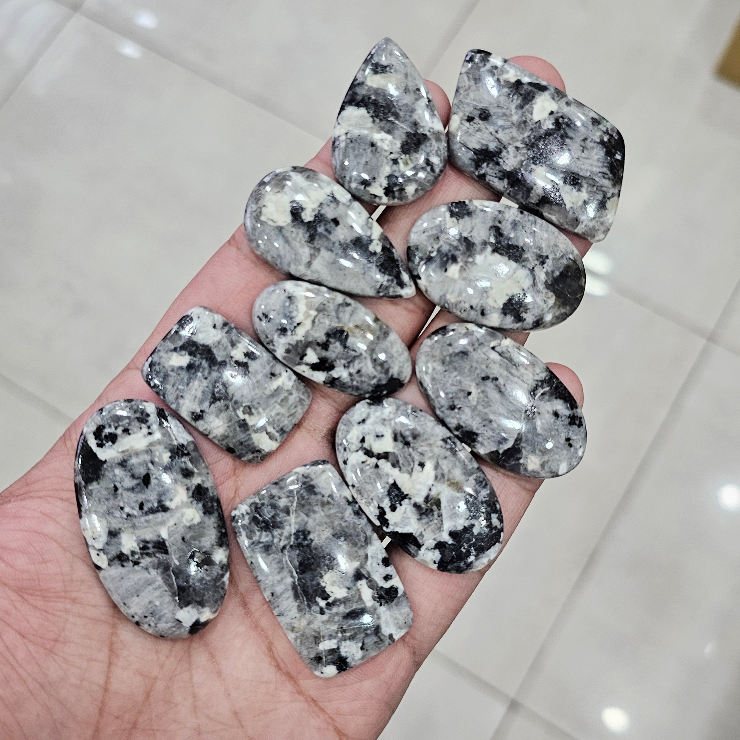 1 KG of Buffalo Dolomite | 20mm to 40mm | 90 Pcs Approx - The LabradoriteKing