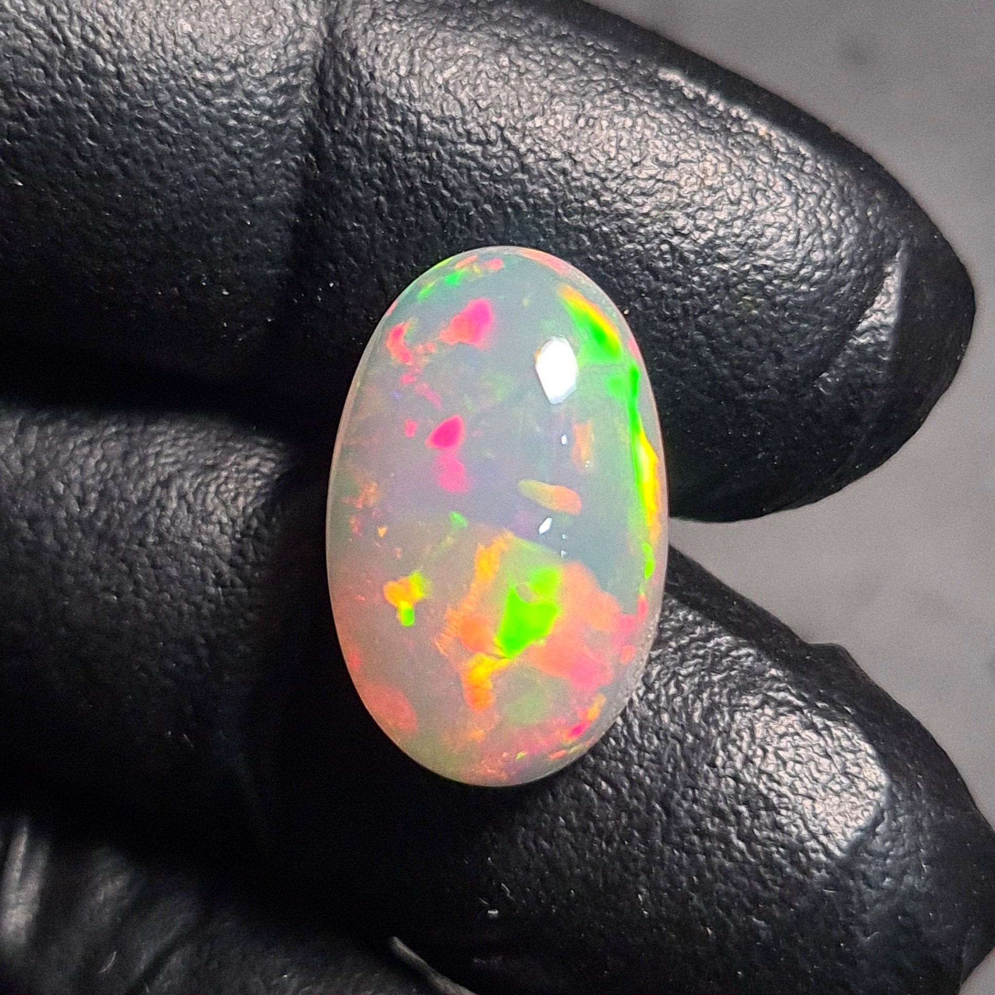 1  Pcs Of Natural Ethopian Opal  | Oval Shape | Size: 18x11mm - The LabradoriteKing