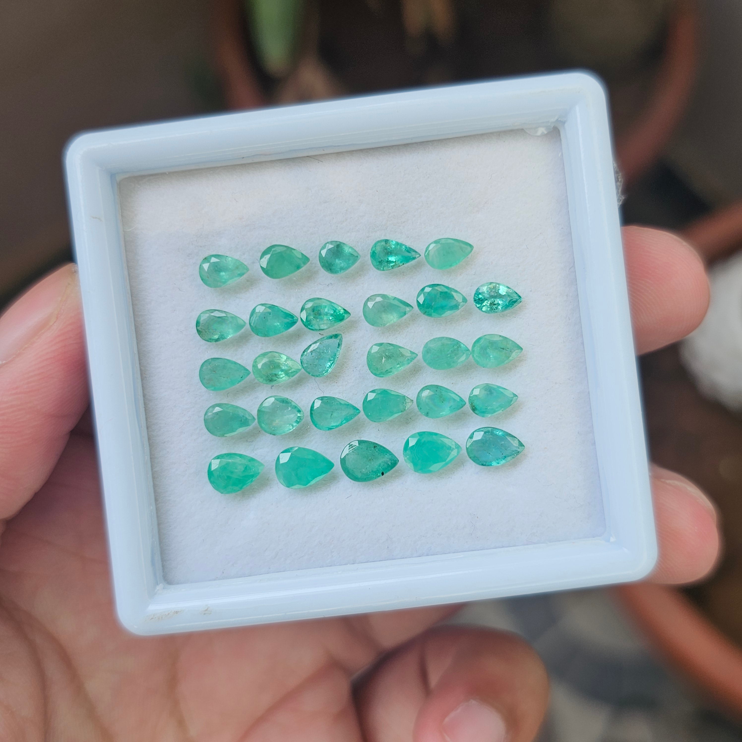 28 Pcs Natural Emerald Faceted Gemstone | Shape: Pear 5-7mm - The LabradoriteKing