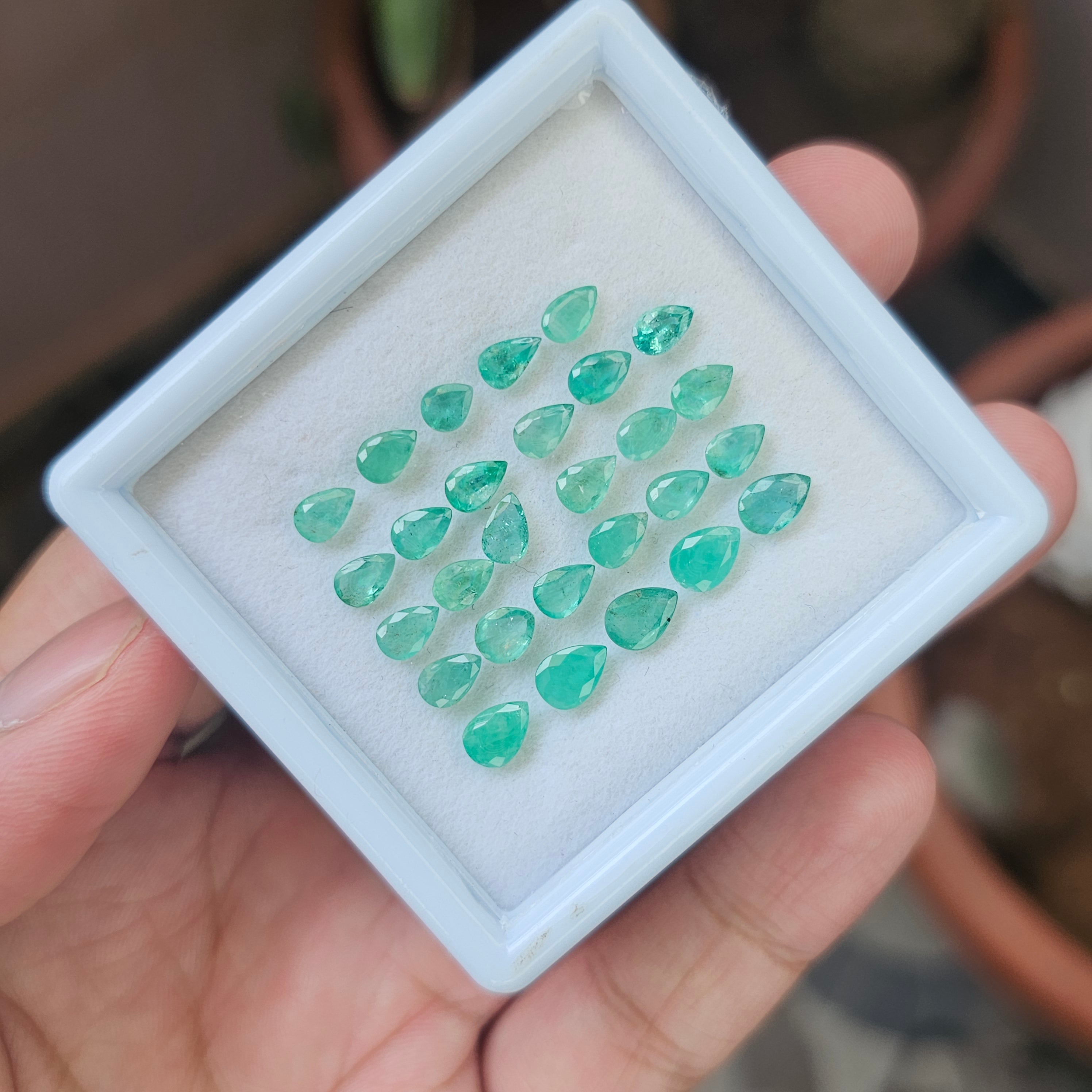 28 Pcs Natural Emerald Faceted Gemstone | Shape: Pear 5-7mm - The LabradoriteKing