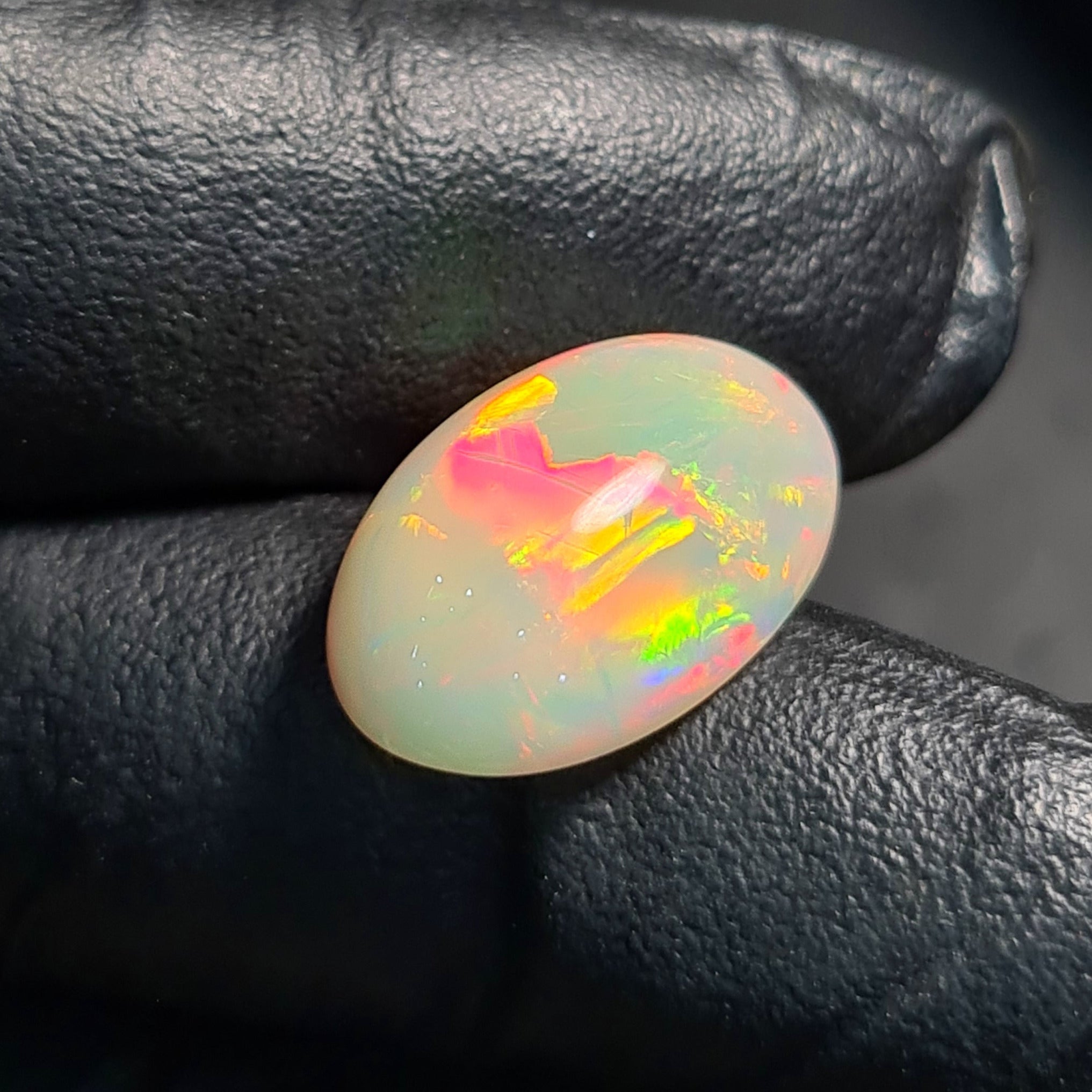 1  Pcs Of Natural Ethopian Opal  | Oval Shape | Size: 19x12mm - The LabradoriteKing