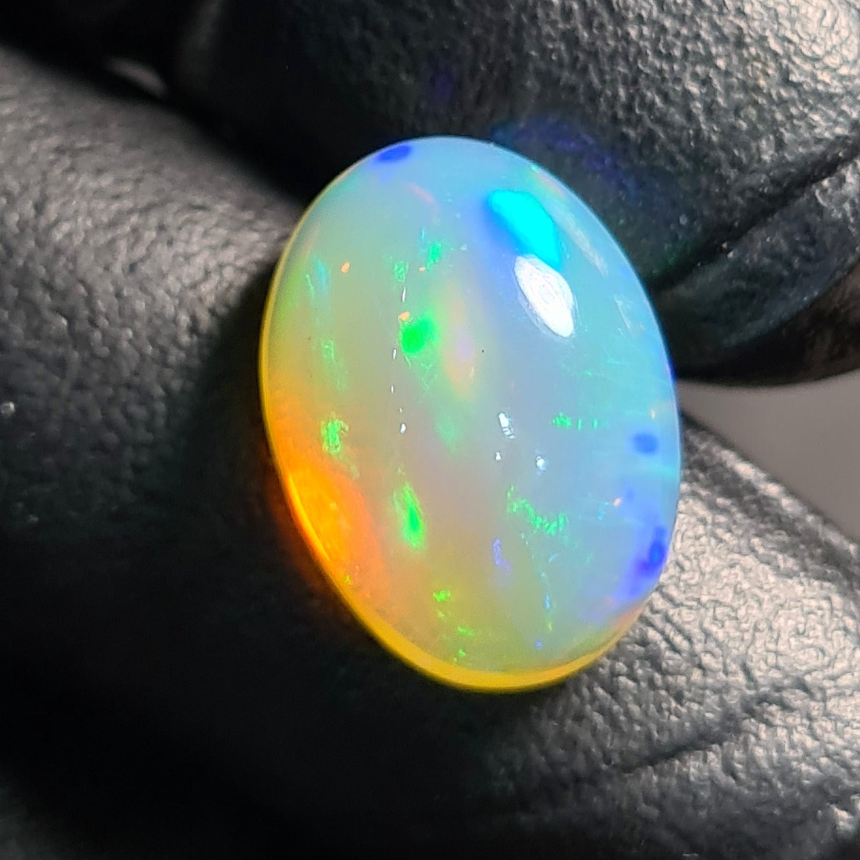 1  Pcs Of Natural Ethopian Opal  | Oval Shape | Size: 17x12mm - The LabradoriteKing