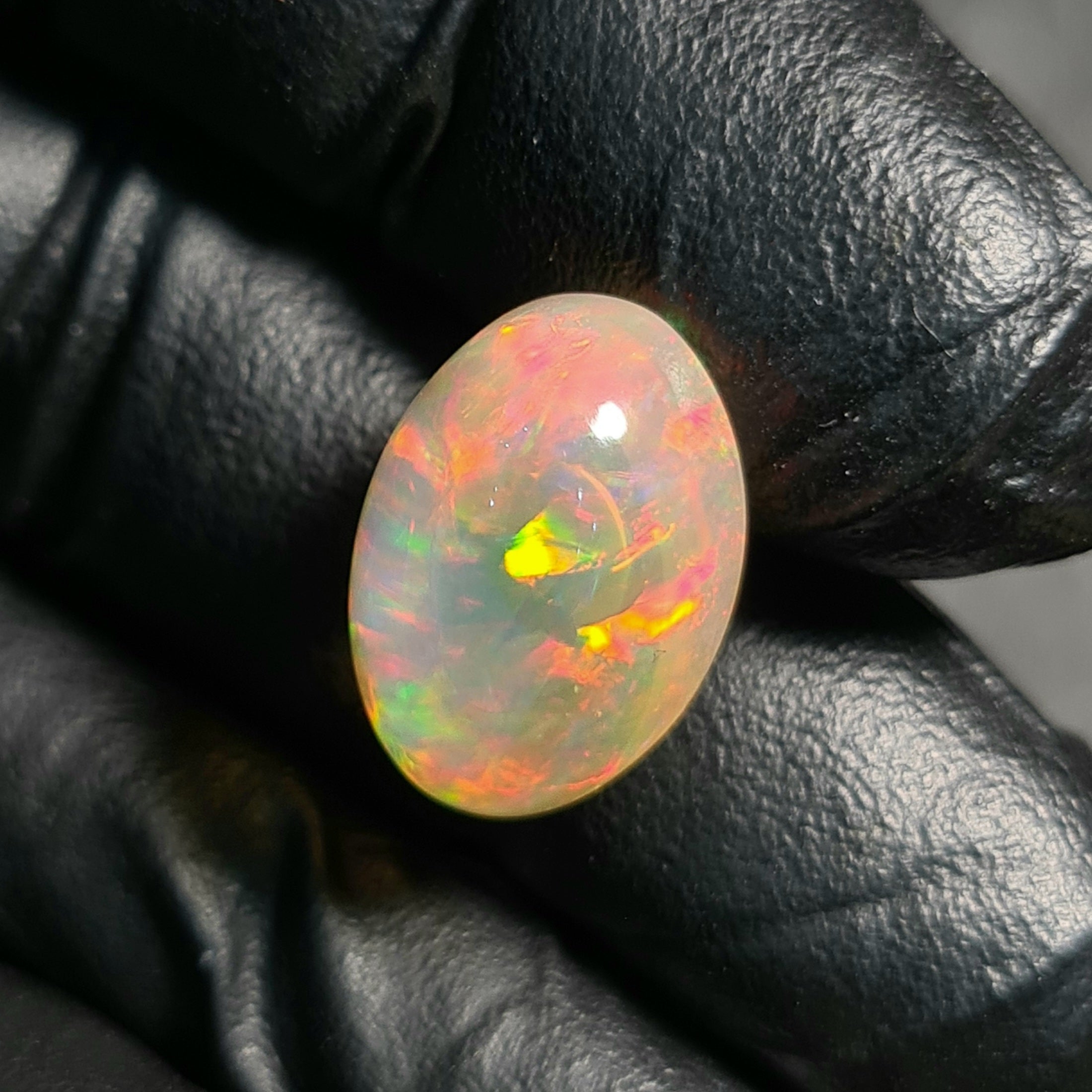 1  Pcs Of Natural Ethopian Opal  | Oval Shape | Size: 17x11mm - The LabradoriteKing