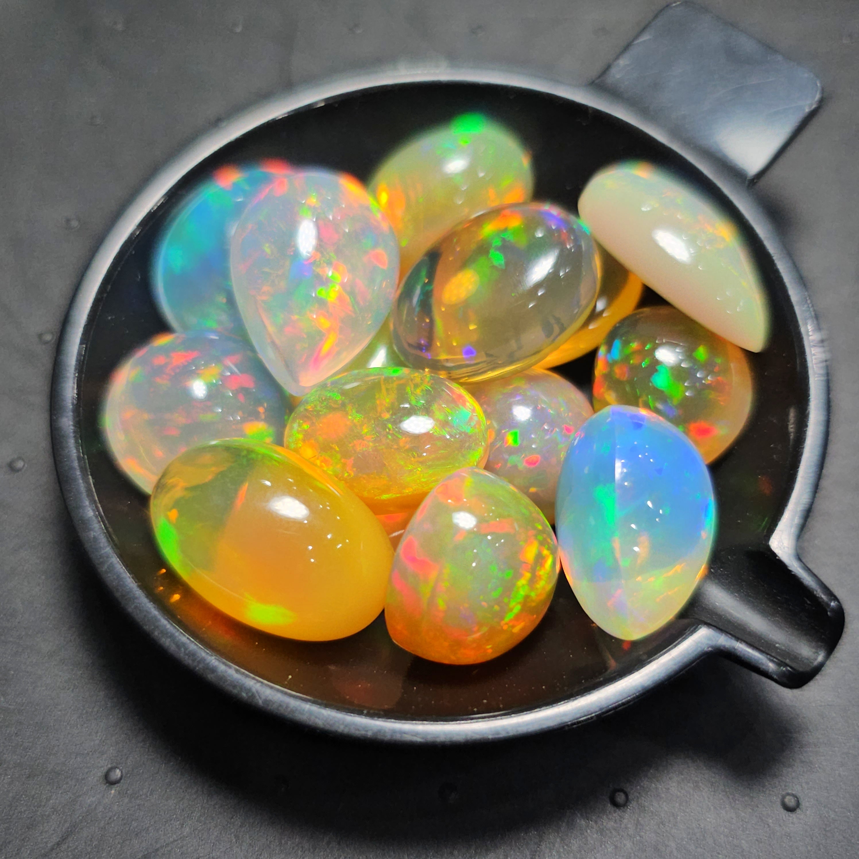 1 Pcs Random Pick Natural Ethiopian Opal | 6-8Cts | Sizes: 16-18mm - The LabradoriteKing