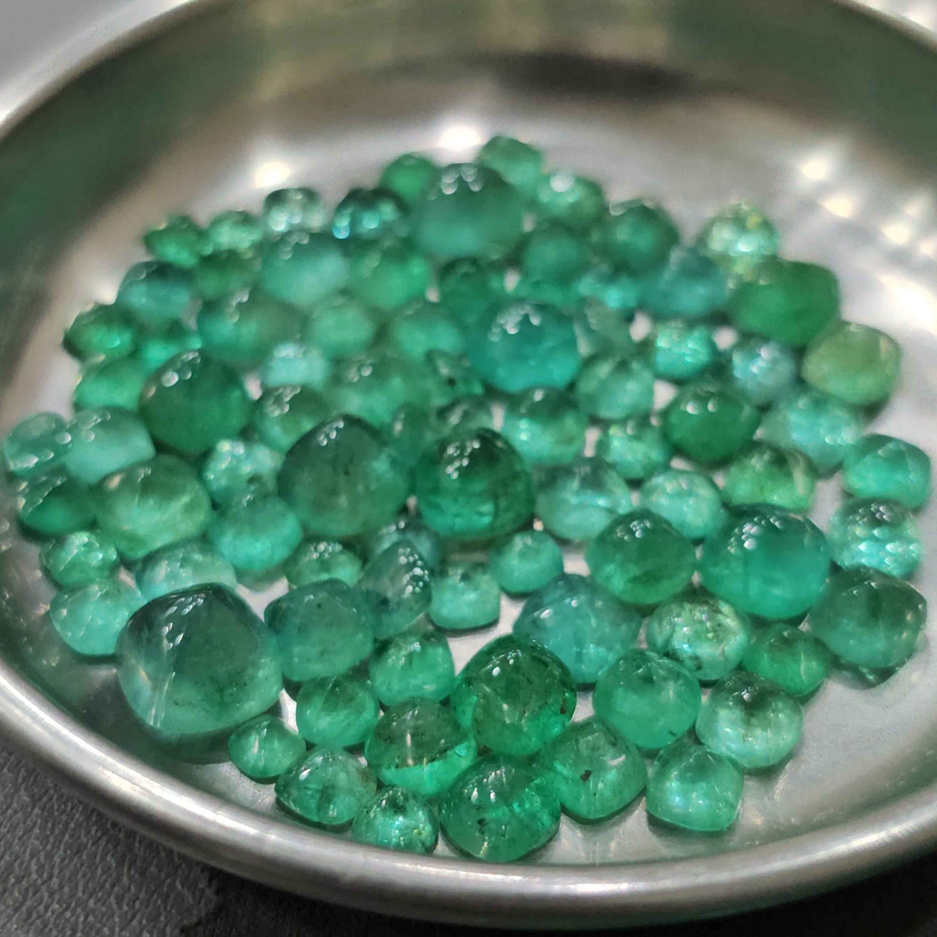 5 Pcs Emerald Sugarloafs | Zambian - The LabradoriteKing