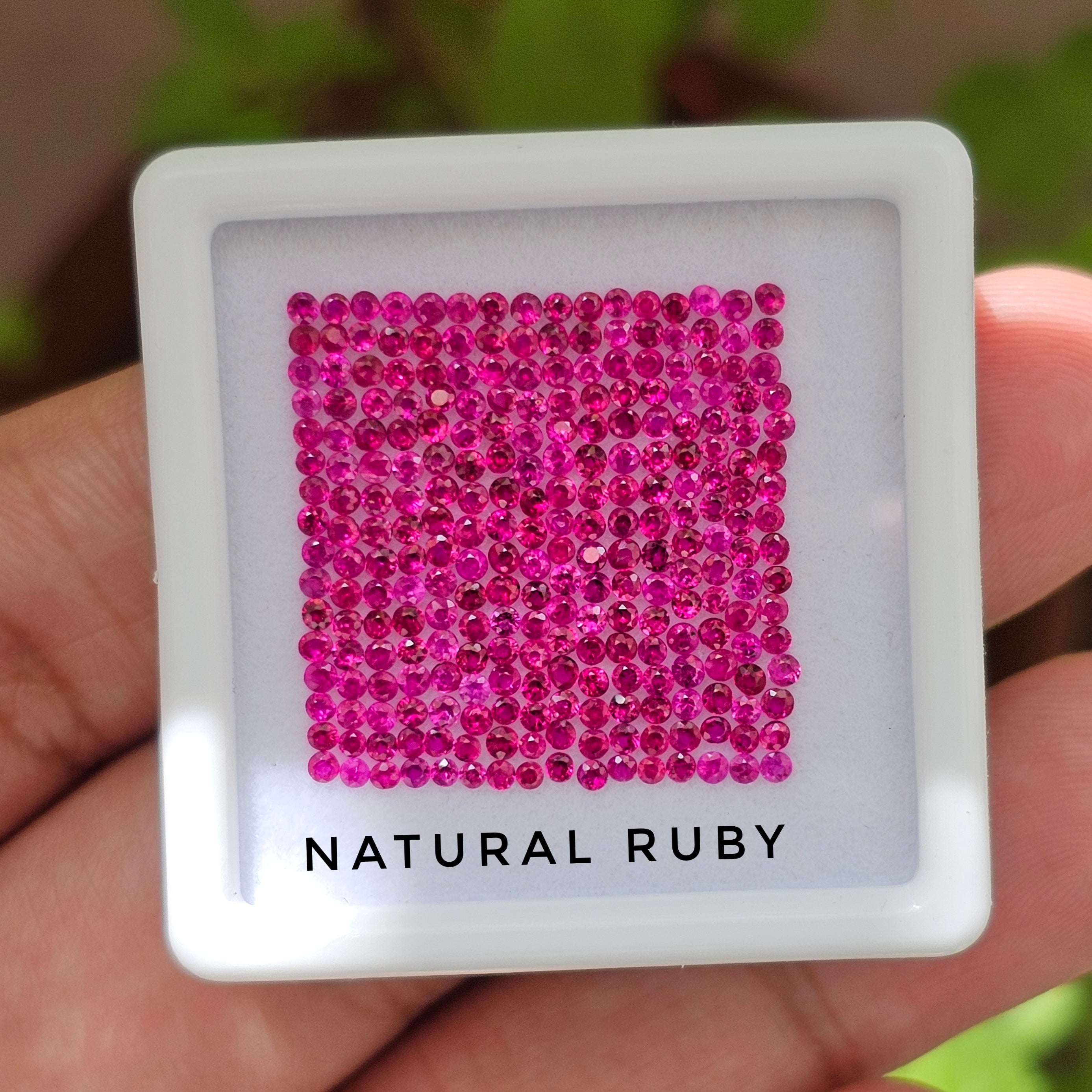 256 Pcs Of Natural Ruby | 1.5mm |Round Diamond Cut - The LabradoriteKing