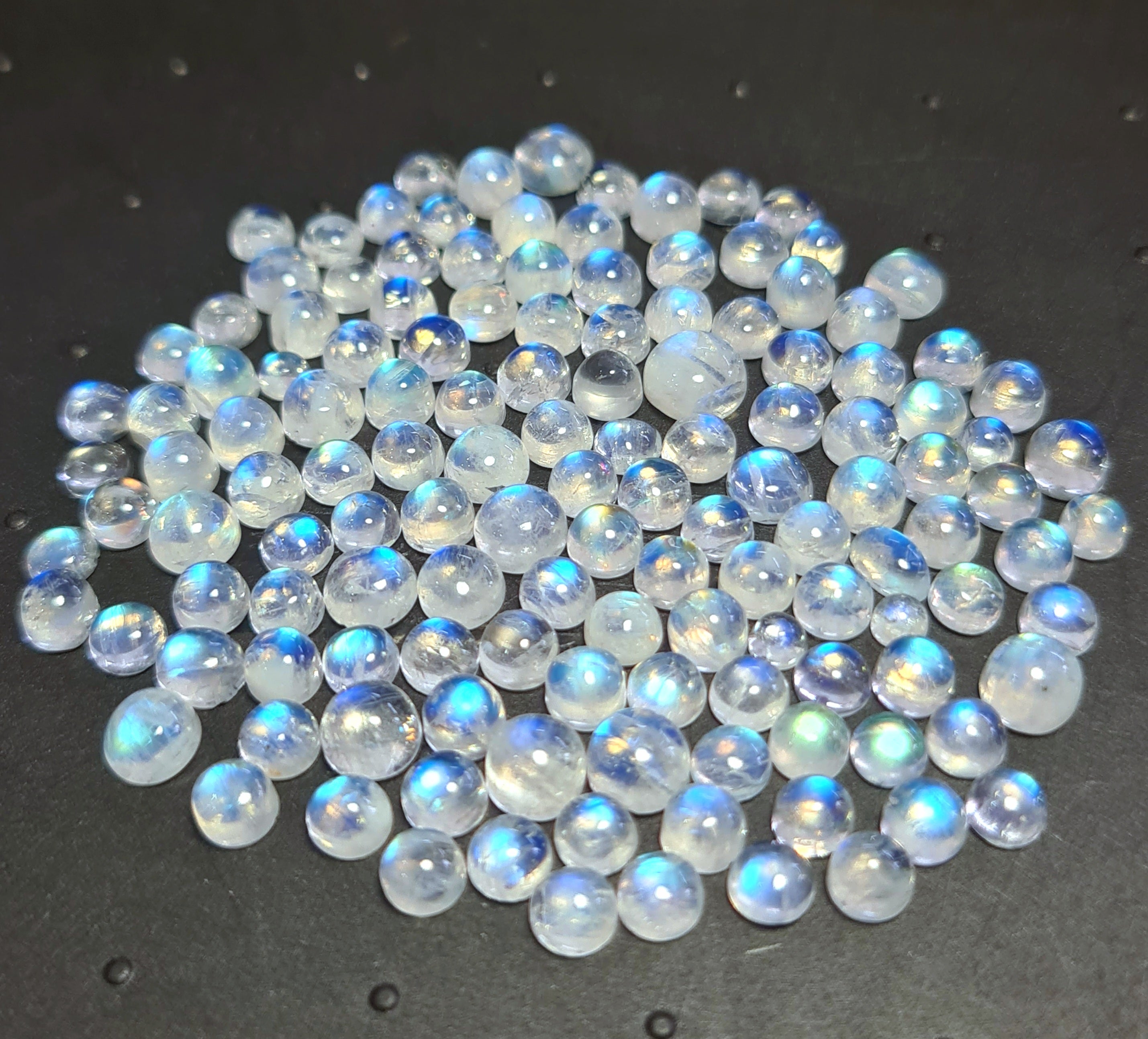 136 Pcs Natural Moonstone Cabochon Gemstone| Round Shape| 3-6mm - The LabradoriteKing