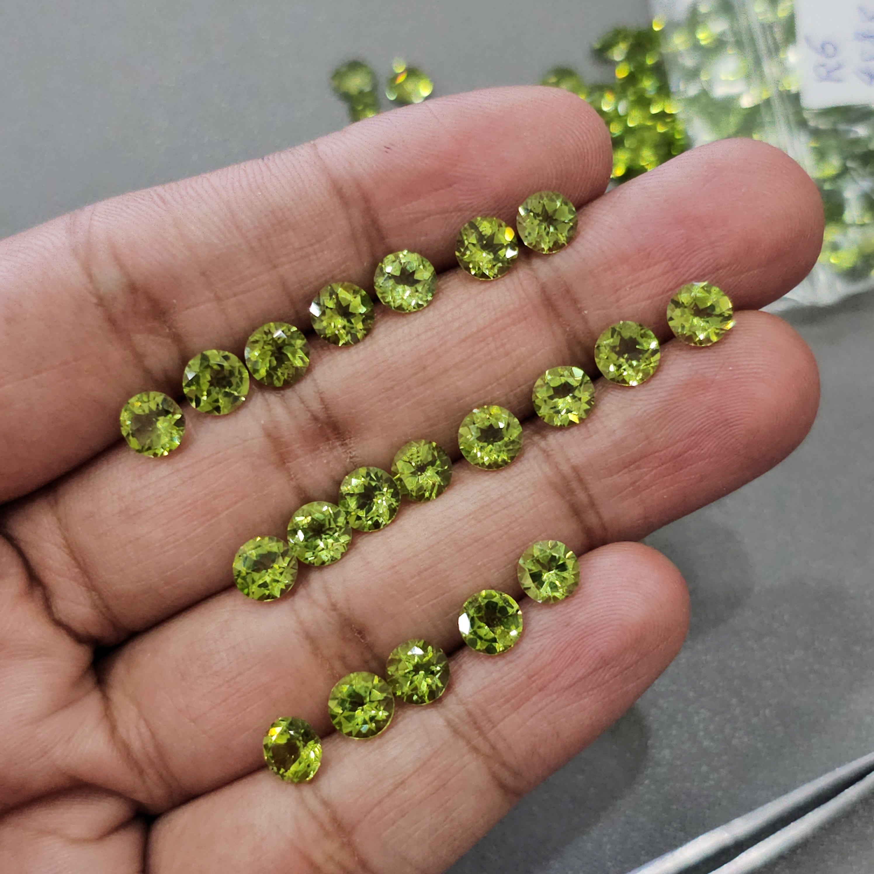 12 Pcs Natural Peridot 6mm | Top Quality - The LabradoriteKing