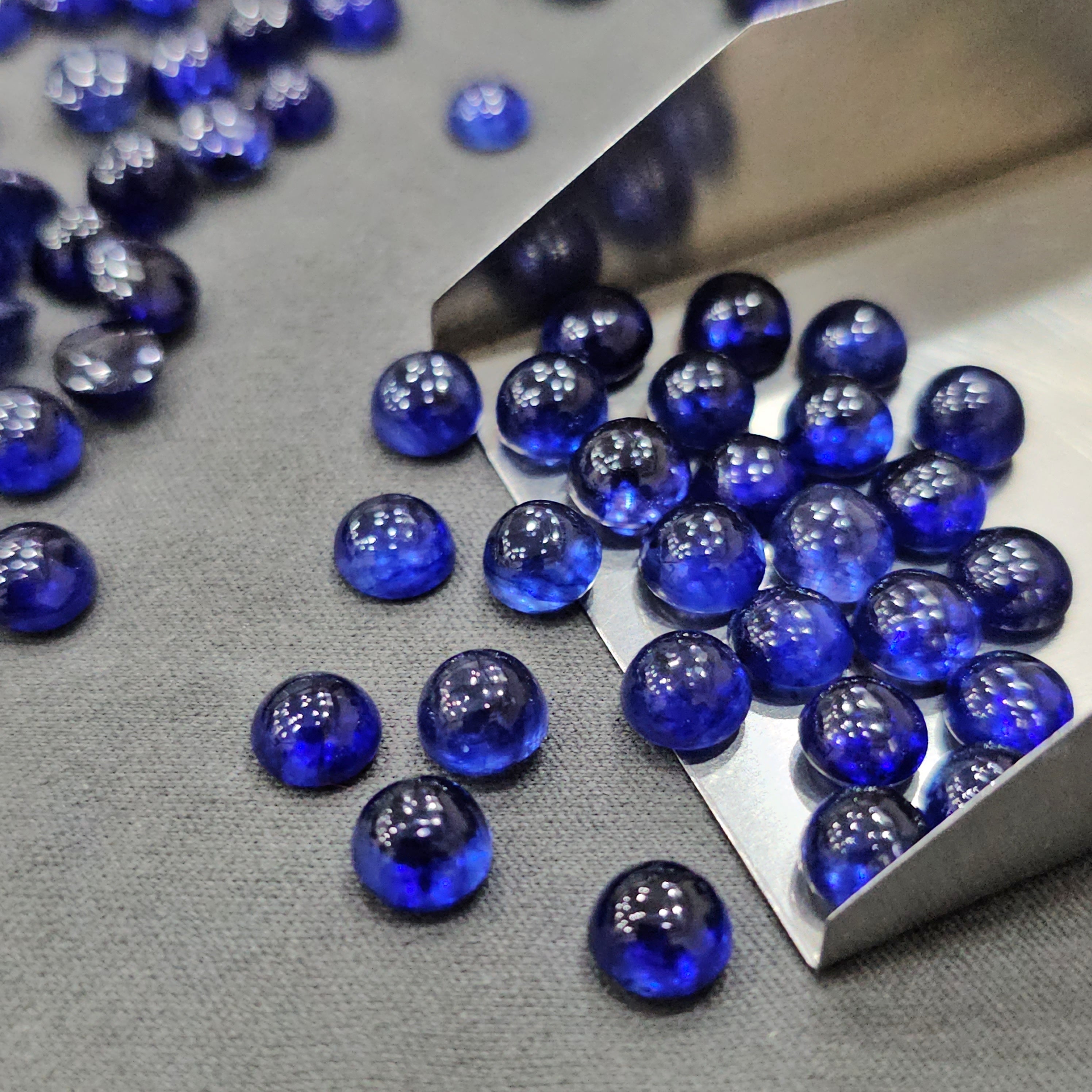 5 Pcs Blue Sapphire cabochons 6mm