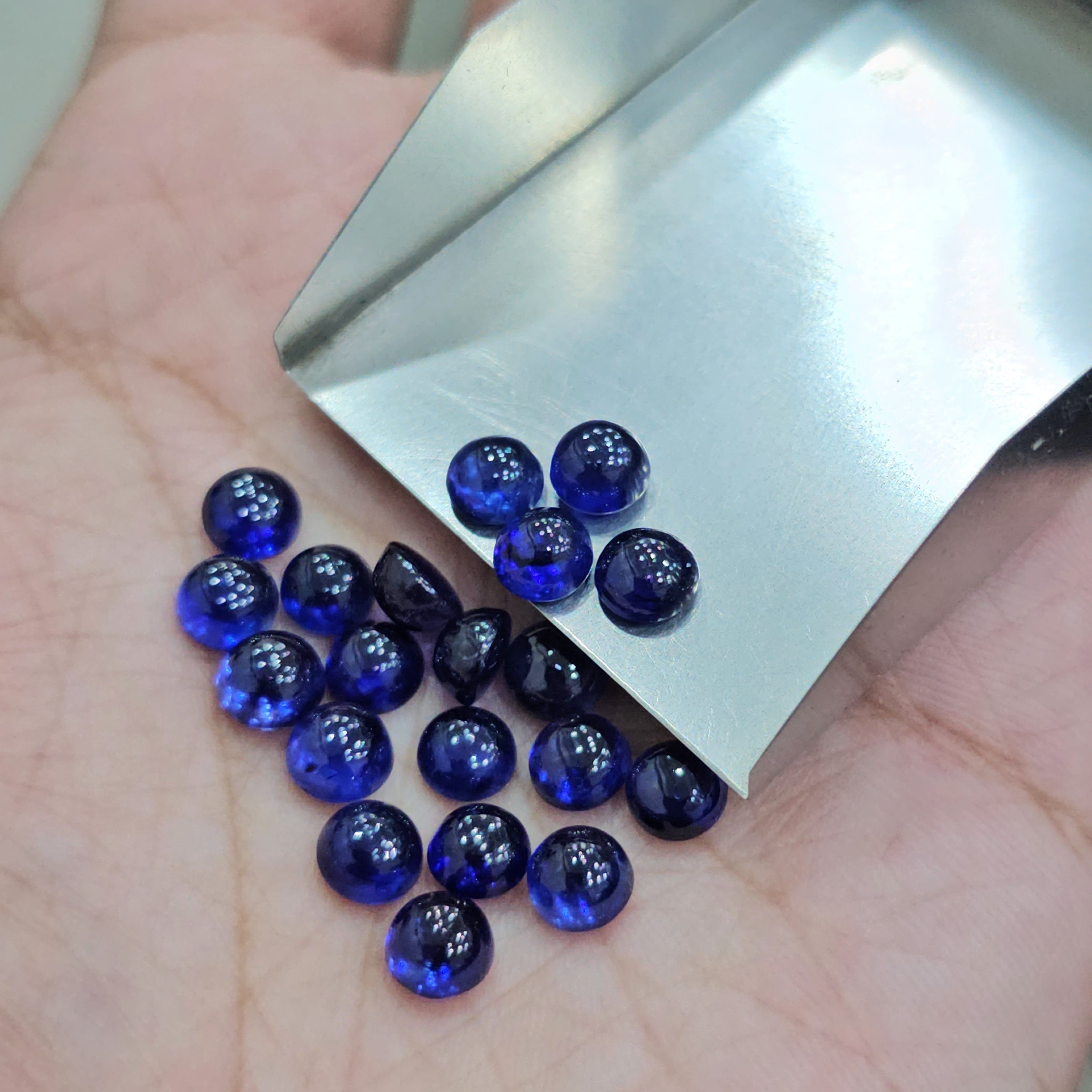 5 Pcs Blue Sapphire cabochons 6mm