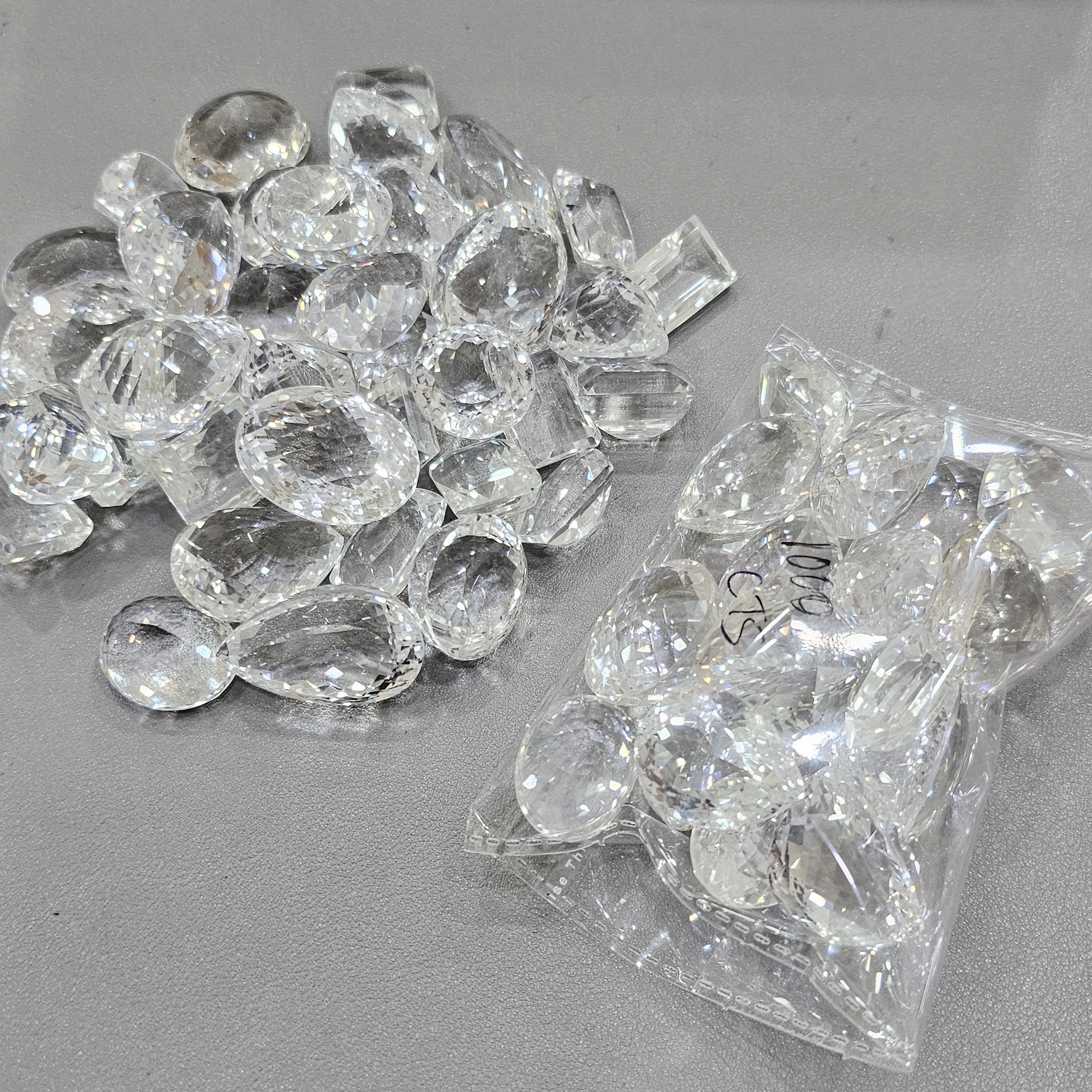 1000 Carats of Clear Quartz 20-35mm | Flawless | 20-25 Pcs