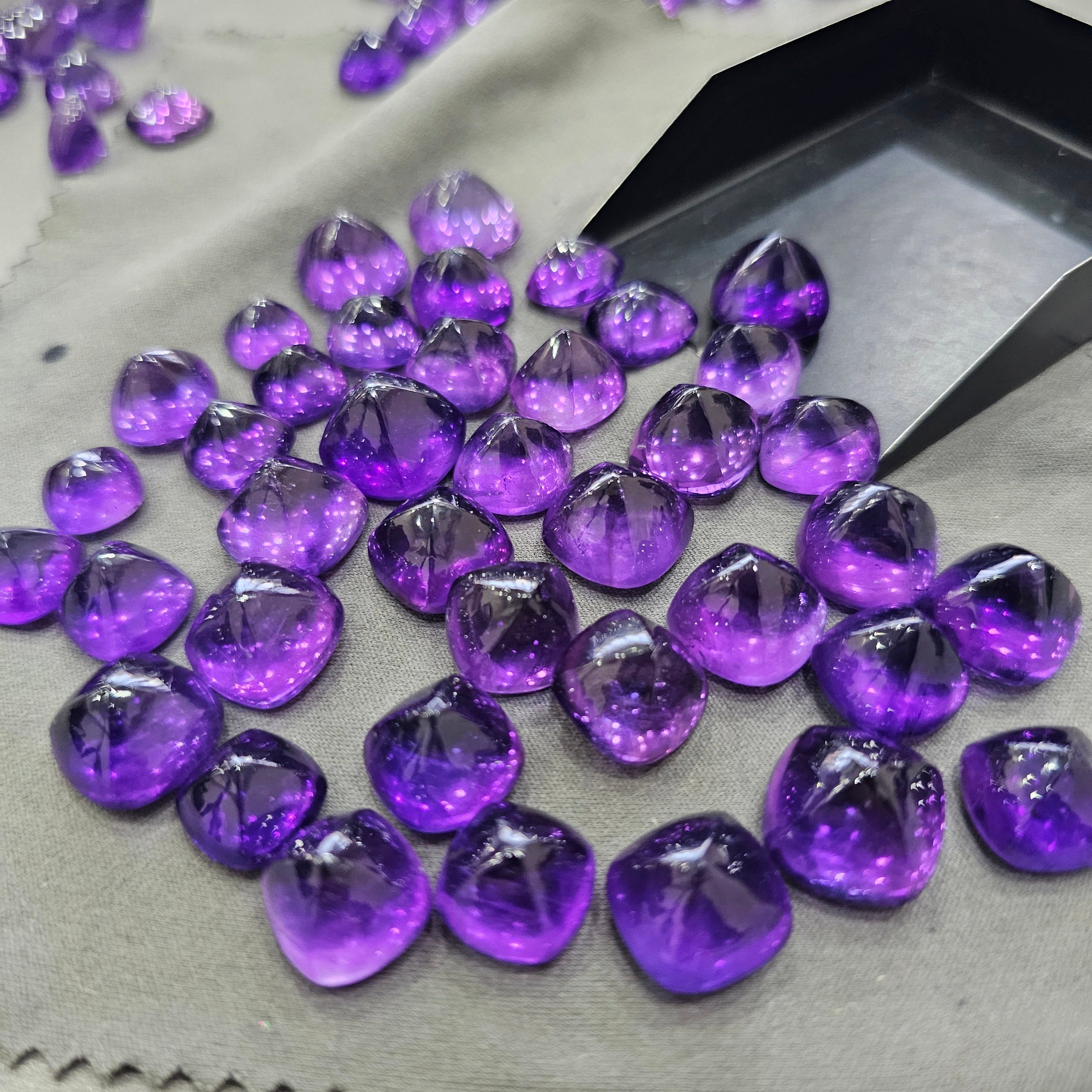 5 Pcs of Amethyst Sugarloafs | 10-14mm deep colour - The LabradoriteKing