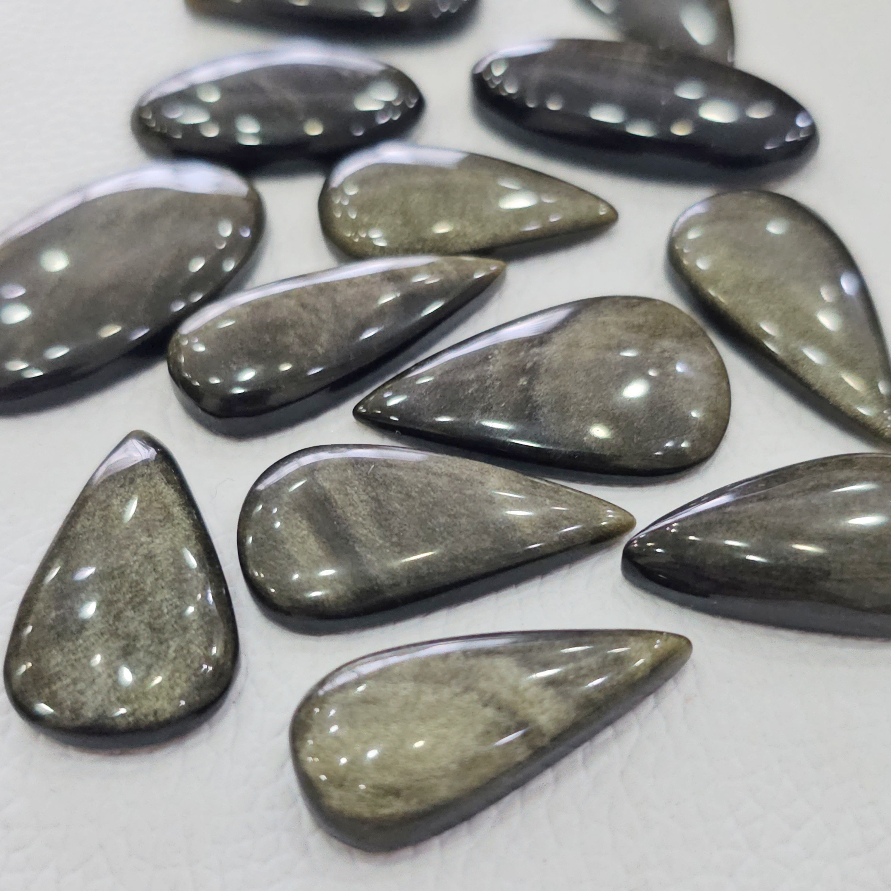 500 Grams Natural Golden Obsidian Cabochons | 15–45mm | 160–180 Pcs | Polished Gemstones - The LabradoriteKing