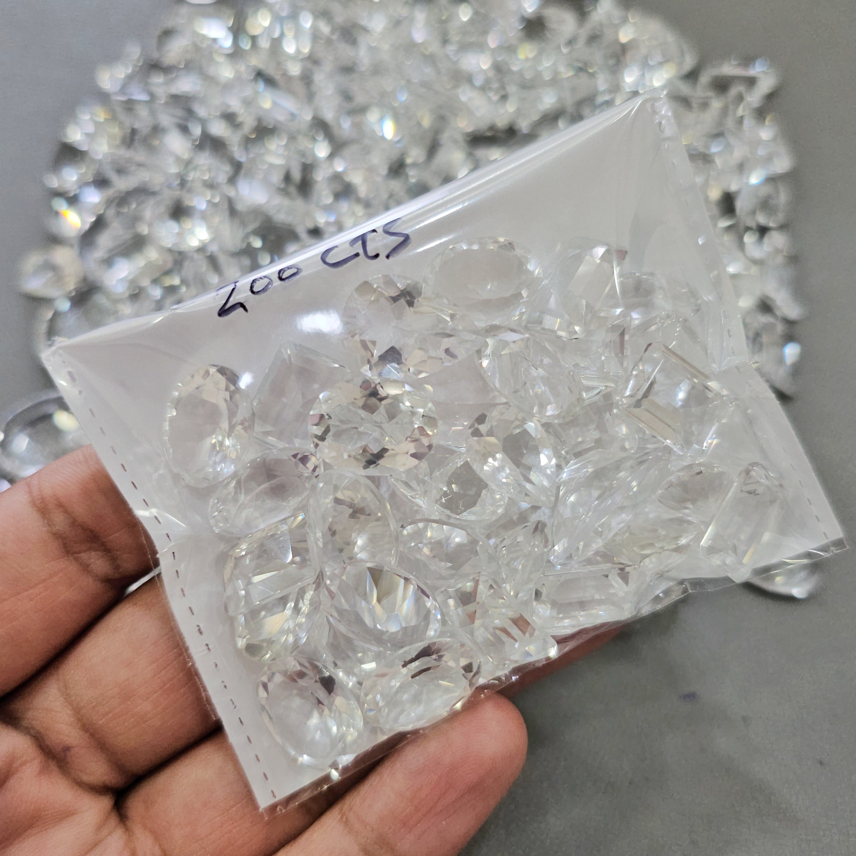 200Cts Natural African Colorless Natural Quartz | 20–25 Pcs | 12–25mm | VVS Clarity - The LabradoriteKing