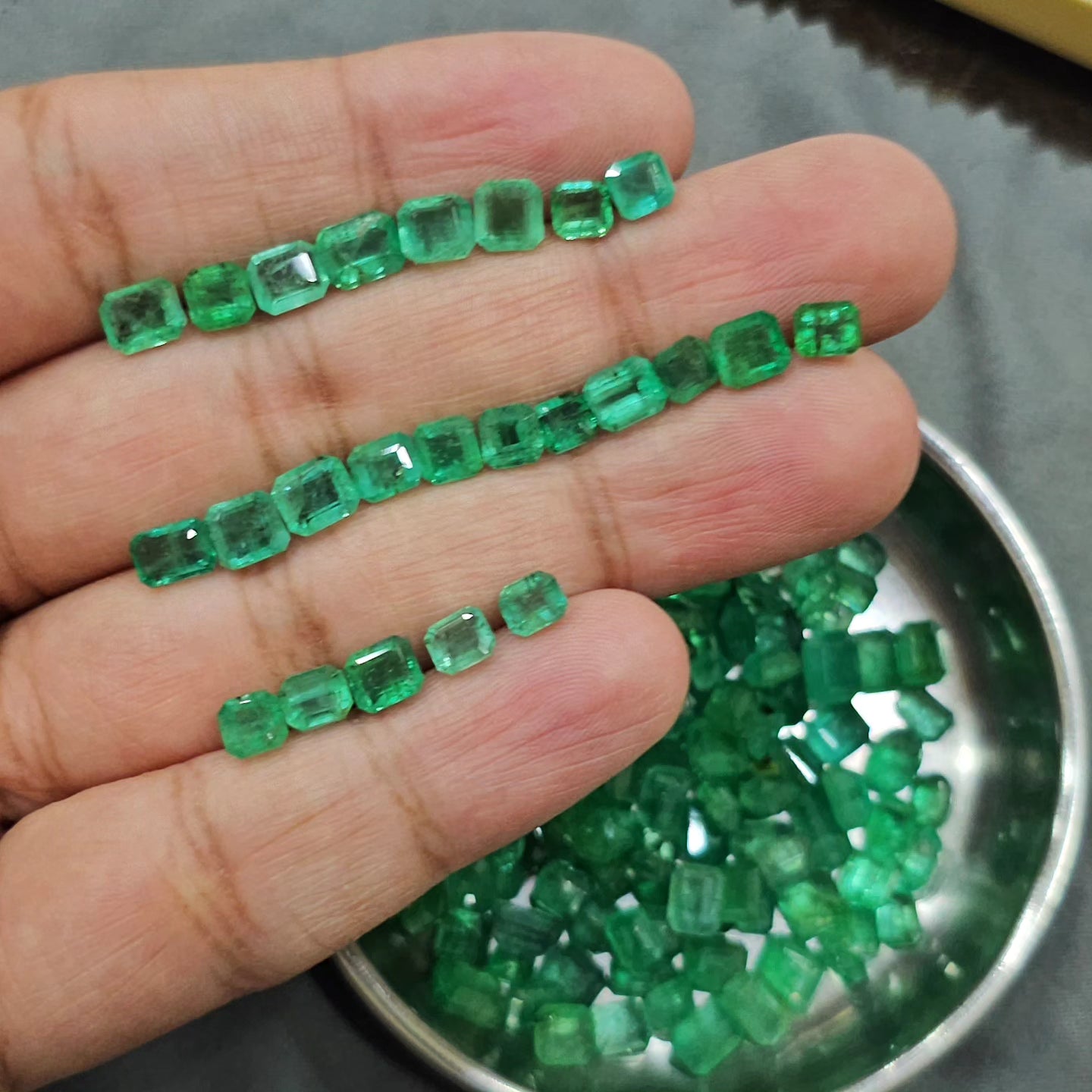 1 Pcs Zambian Emeralds | 5 to 6mm Size | Emerald Cut - The LabradoriteKing
