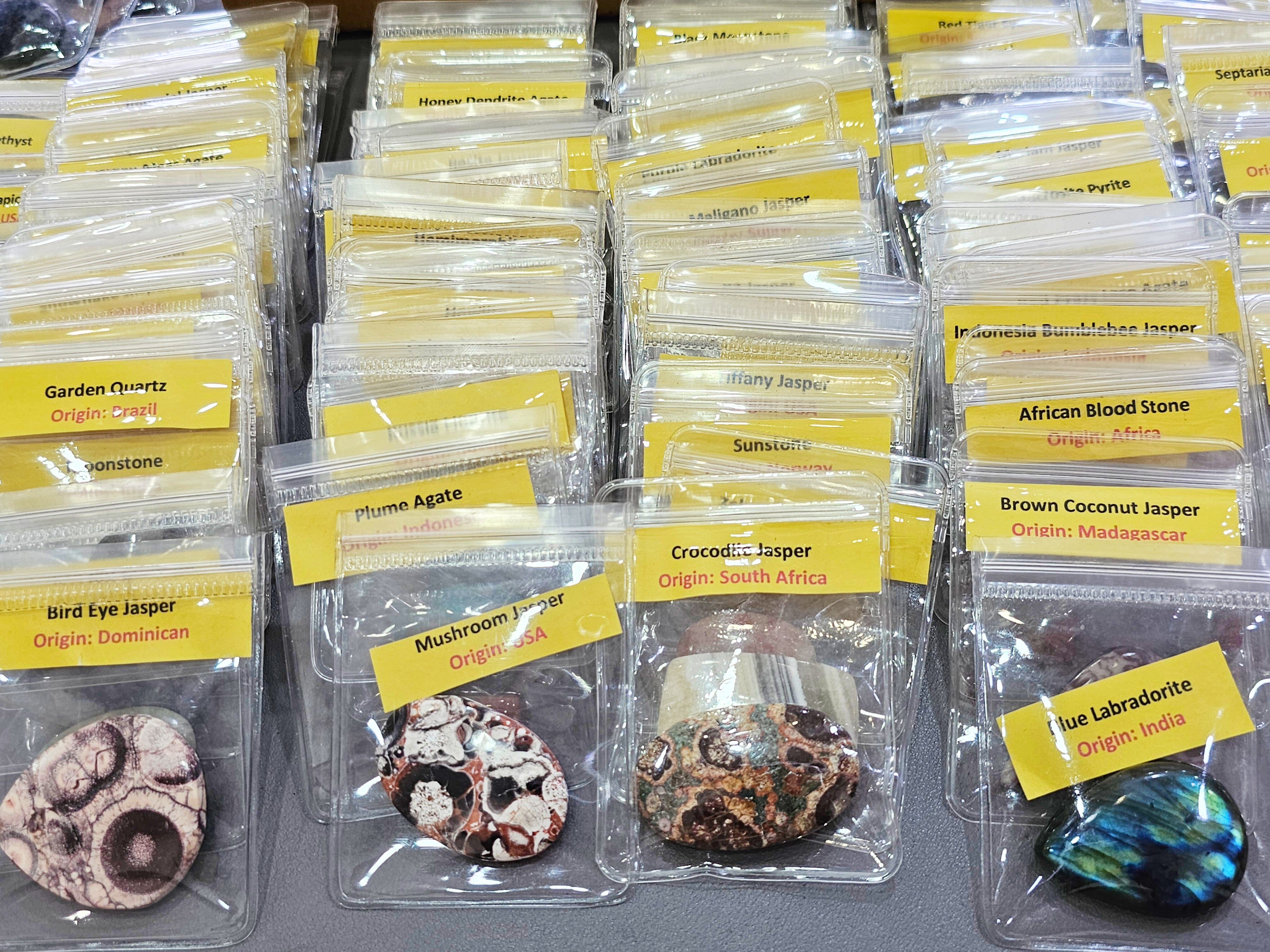 Mega 160 PCS Gemstone Collection Box – 160 Unique Cabochons with Names & Origins - The LabradoriteKing