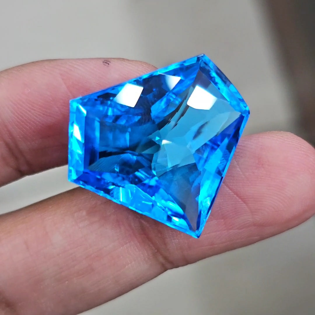 48.9Cts Of Natural Swiss Blue Topaz Checker Cut | Fancy | 26x23mm - The LabradoriteKing