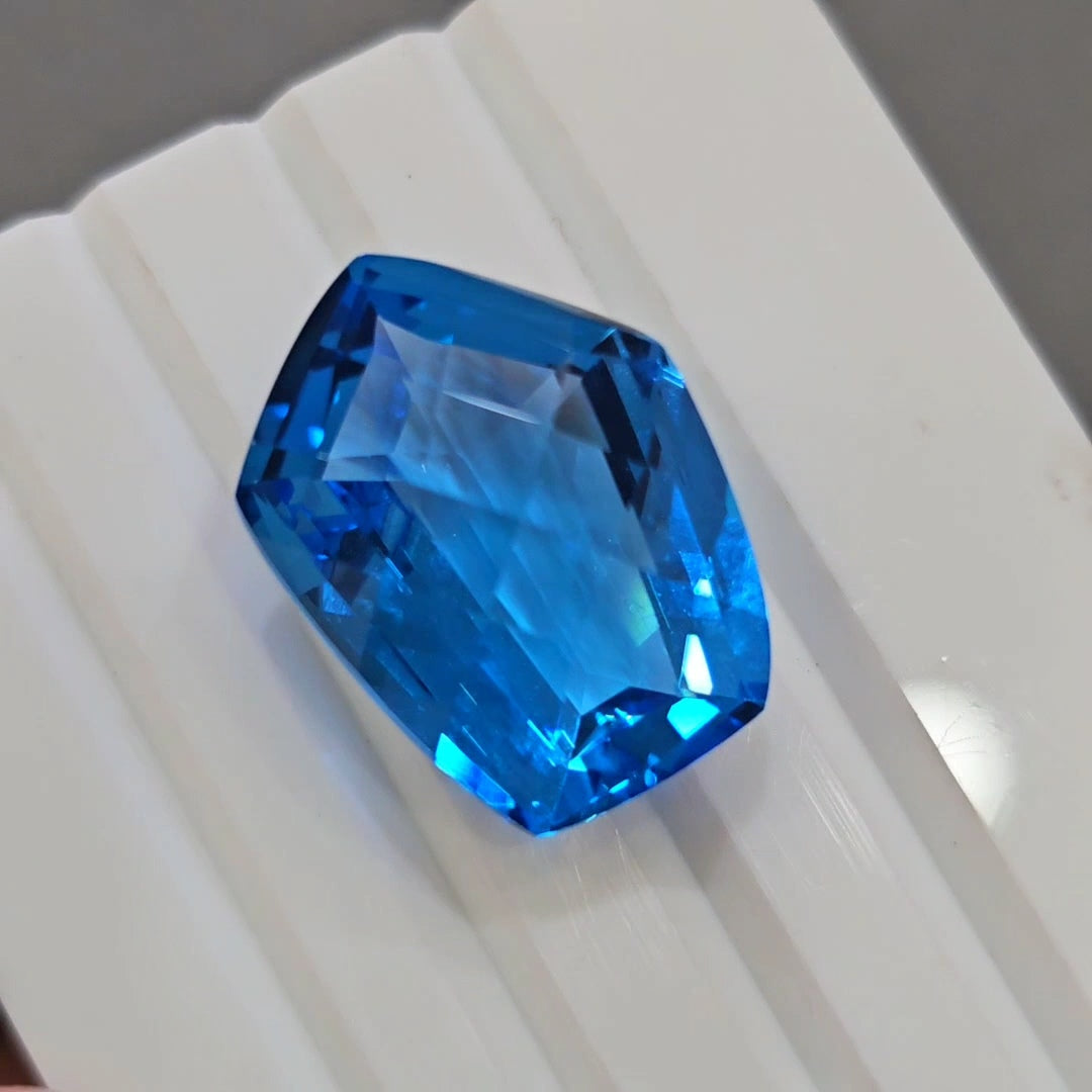 43.3Cts Of Natural Swiss Blue Topaz Checker Cut | Fancy | 25x19mm - The LabradoriteKing