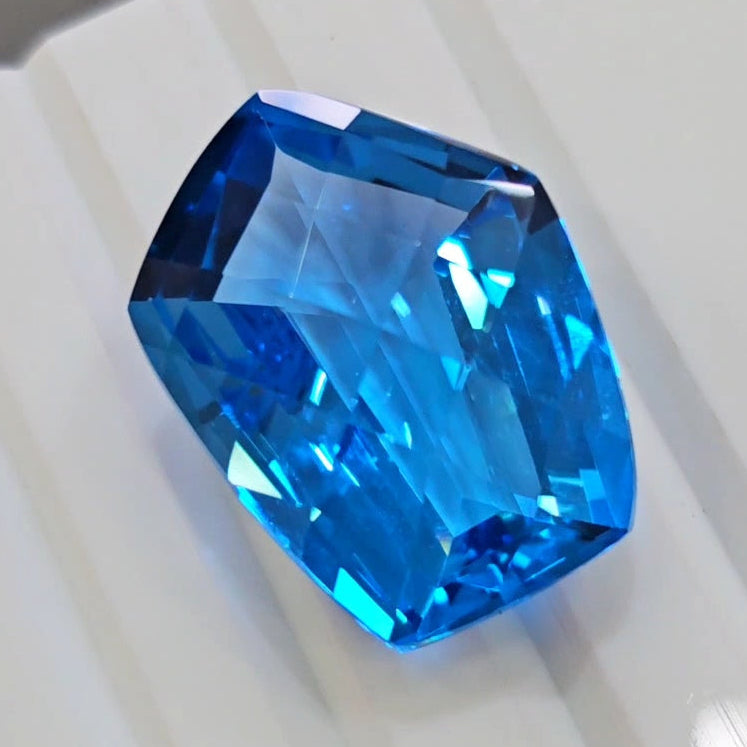 43.3Cts Of Natural Swiss Blue Topaz Checker Cut | Fancy | 25x19mm - The LabradoriteKing