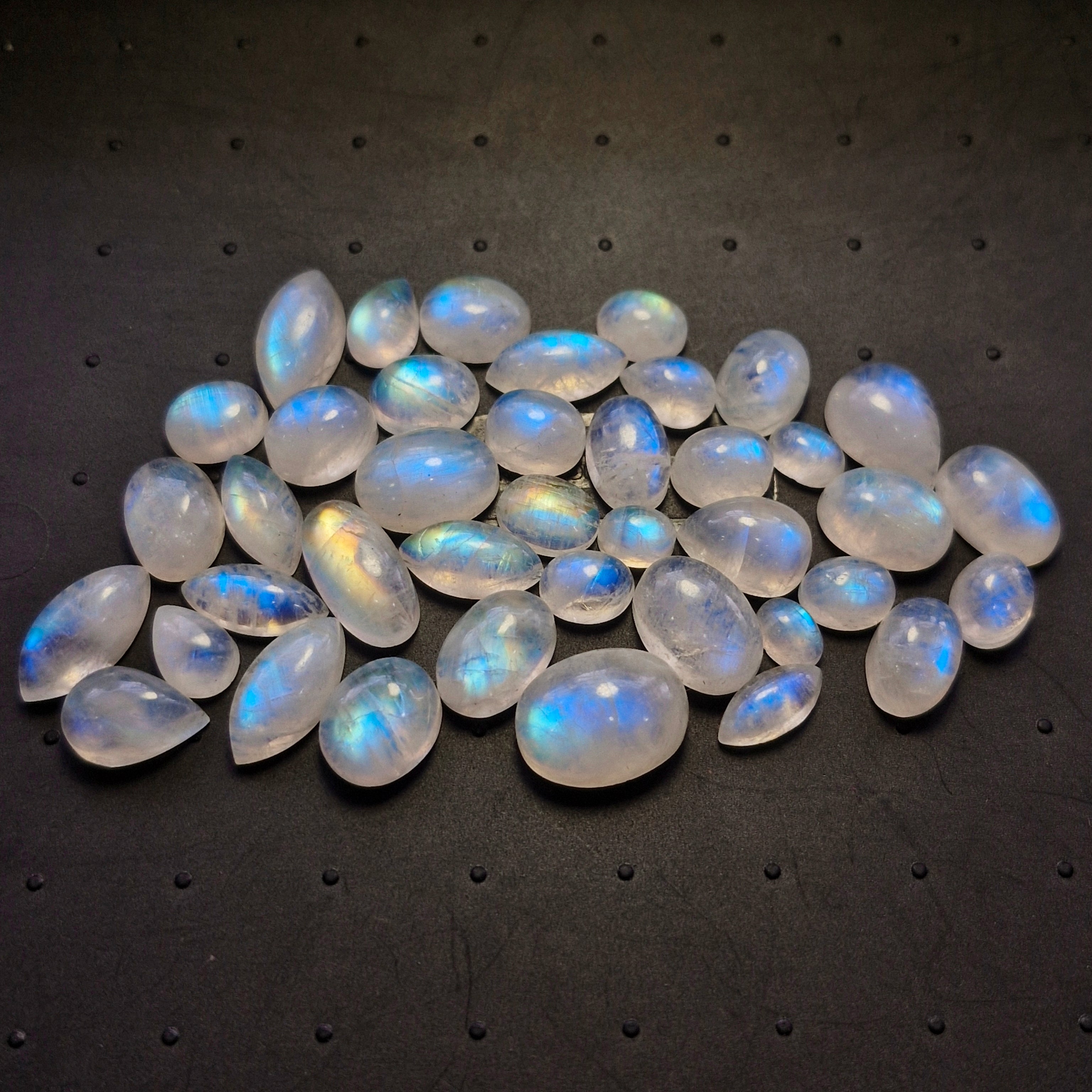 40Pcs Natural Rainbow Moonstone Cabochons | 7-16mm | Shape: Mix - The LabradoriteKing