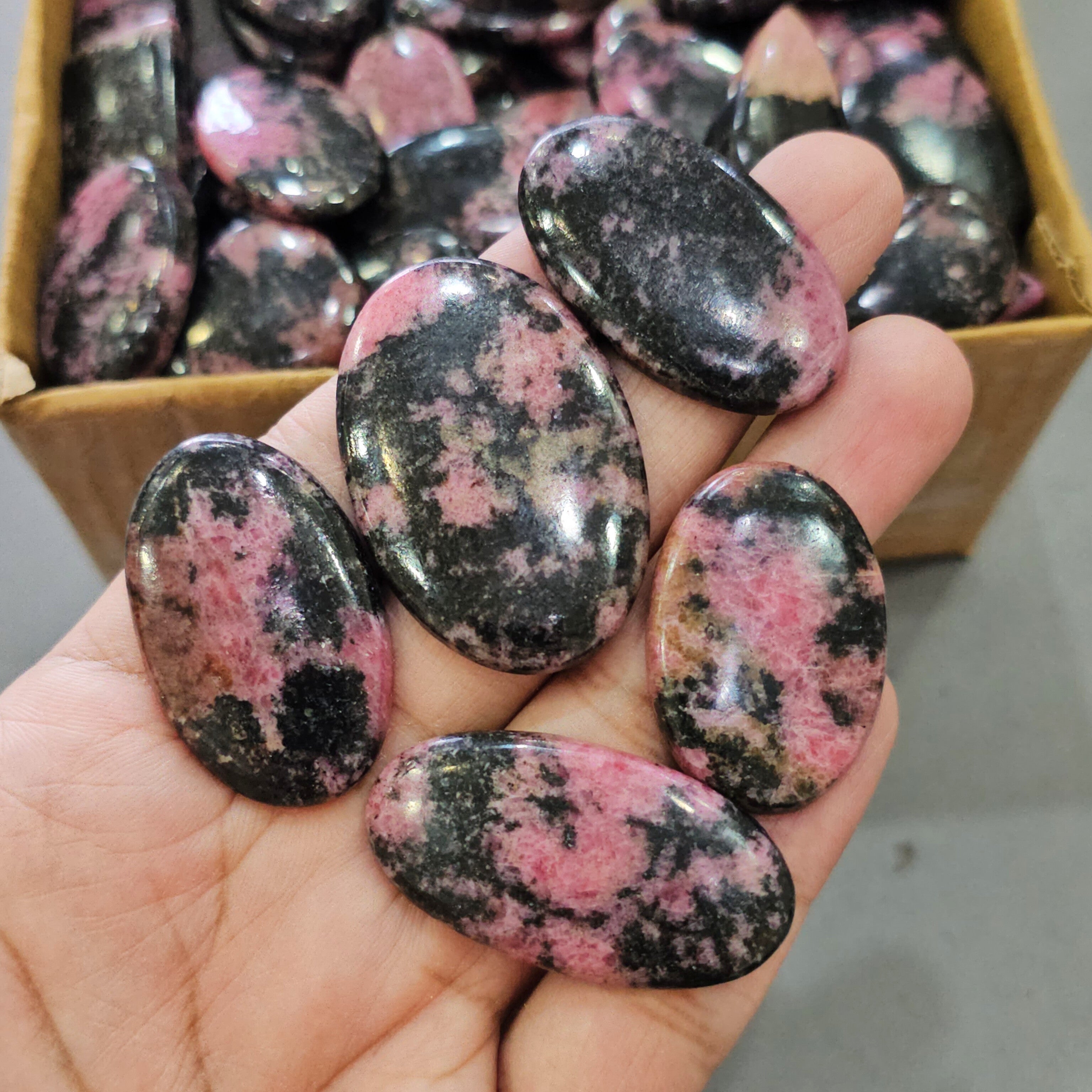 500Gram of Rhodonite Cabochons | 60-70 Pcs |18-42mm - The LabradoriteKing