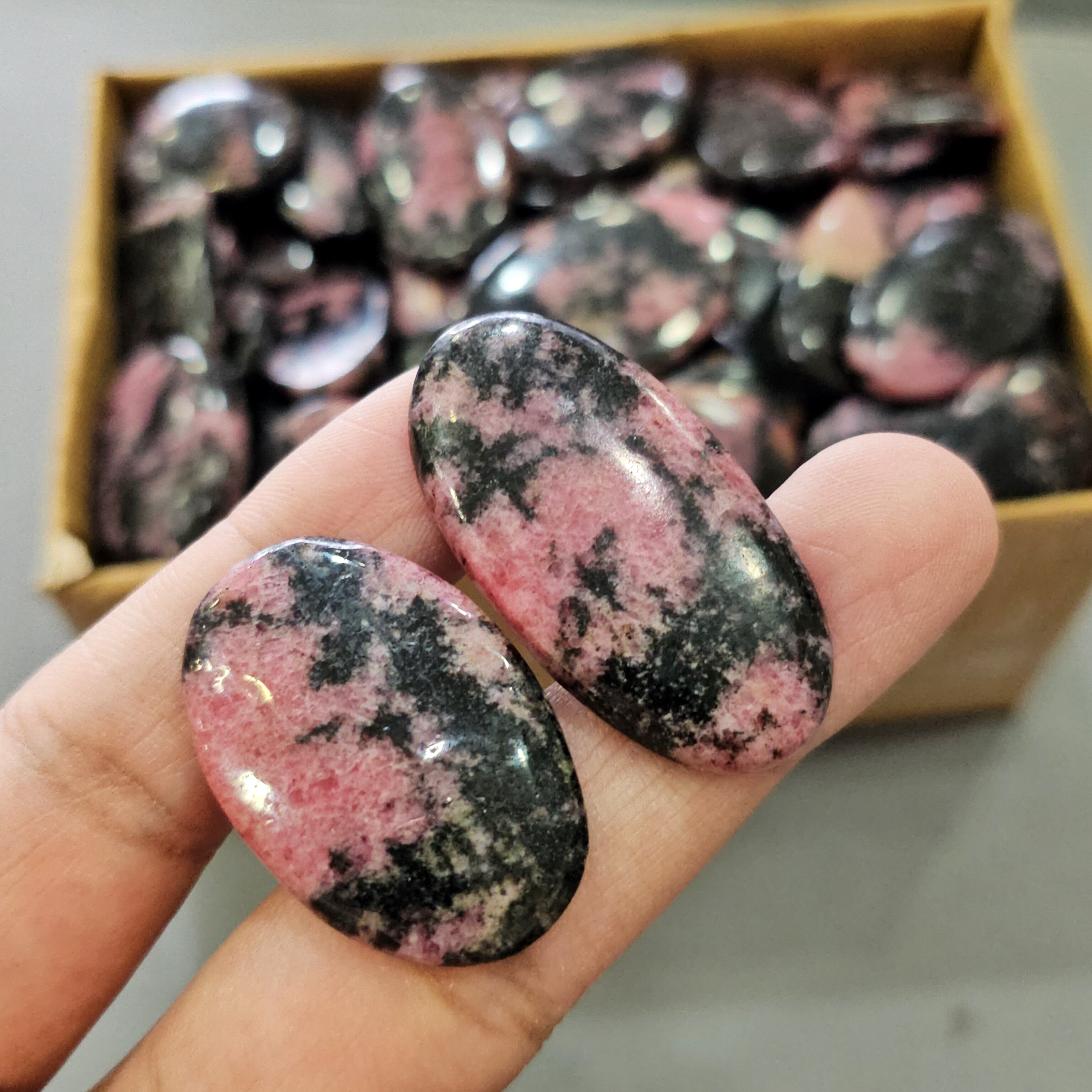500Gram of Rhodonite Cabochons | 60-70 Pcs |18-42mm - The LabradoriteKing