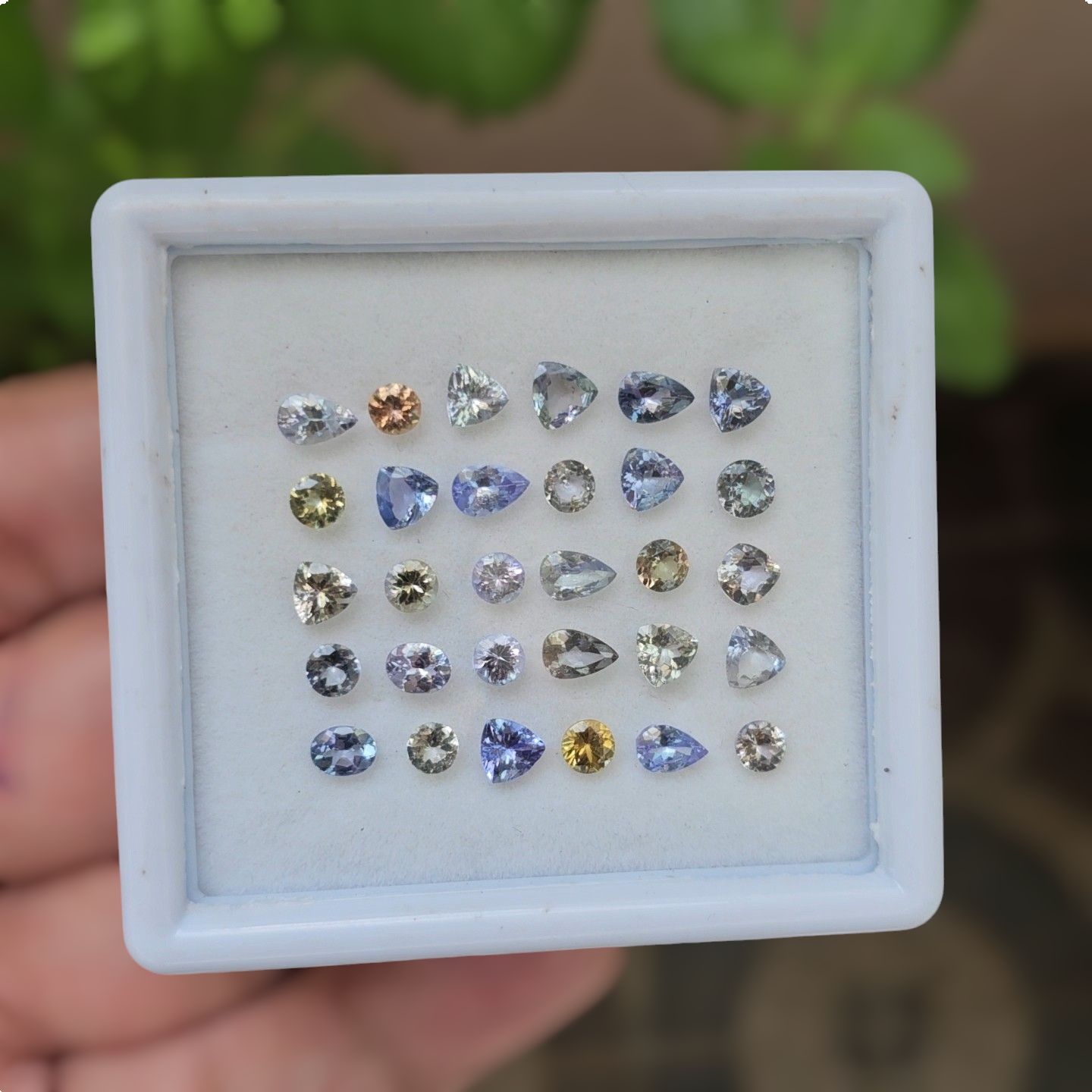 29 Pcs Of Natural Unheated Tanzanite Faceted Gemstone | Shape: Mix | Size:4-6mm - The LabradoriteKing