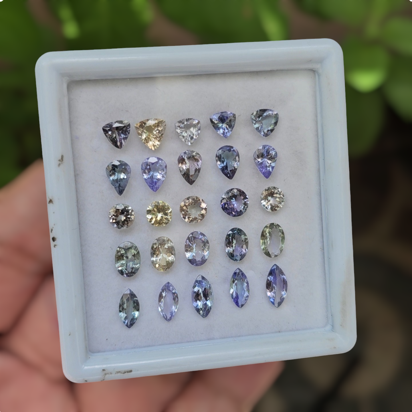 25 Pcs Of Natural Unheated Tanzanite Faceted Gemstone | Shape: Mix | Size:5-8mm - The LabradoriteKing