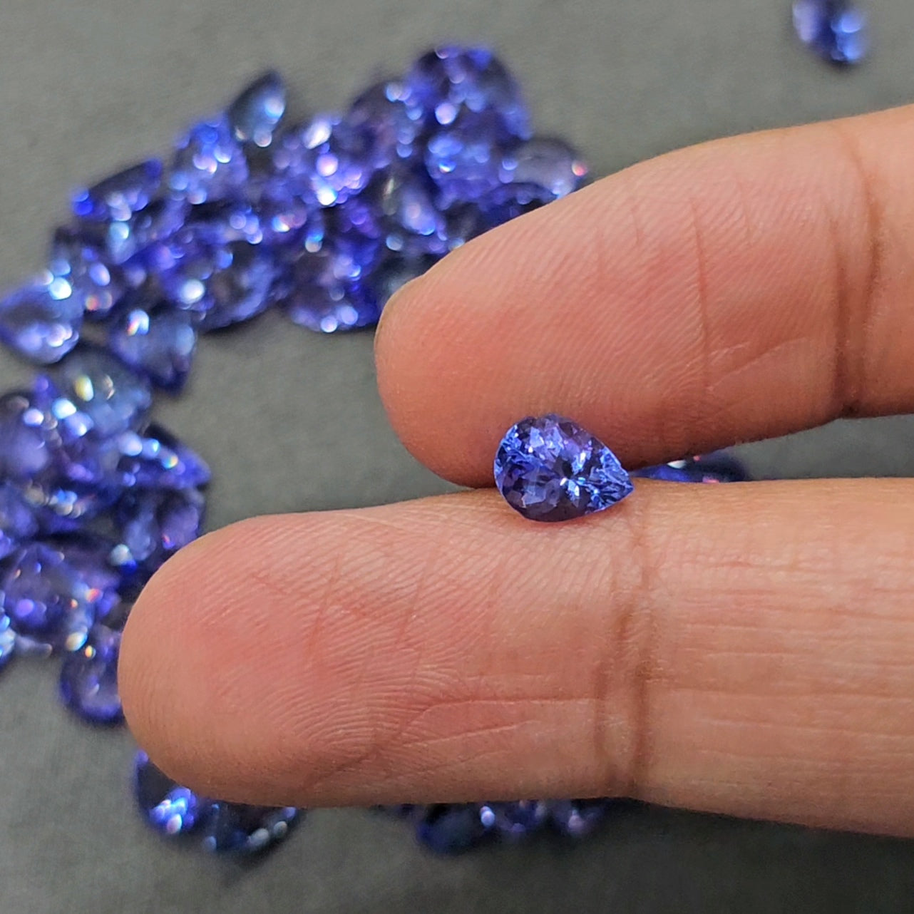 1 Carat size of Natural Tanzanite Pear| 8x6mm AAA - The LabradoriteKing