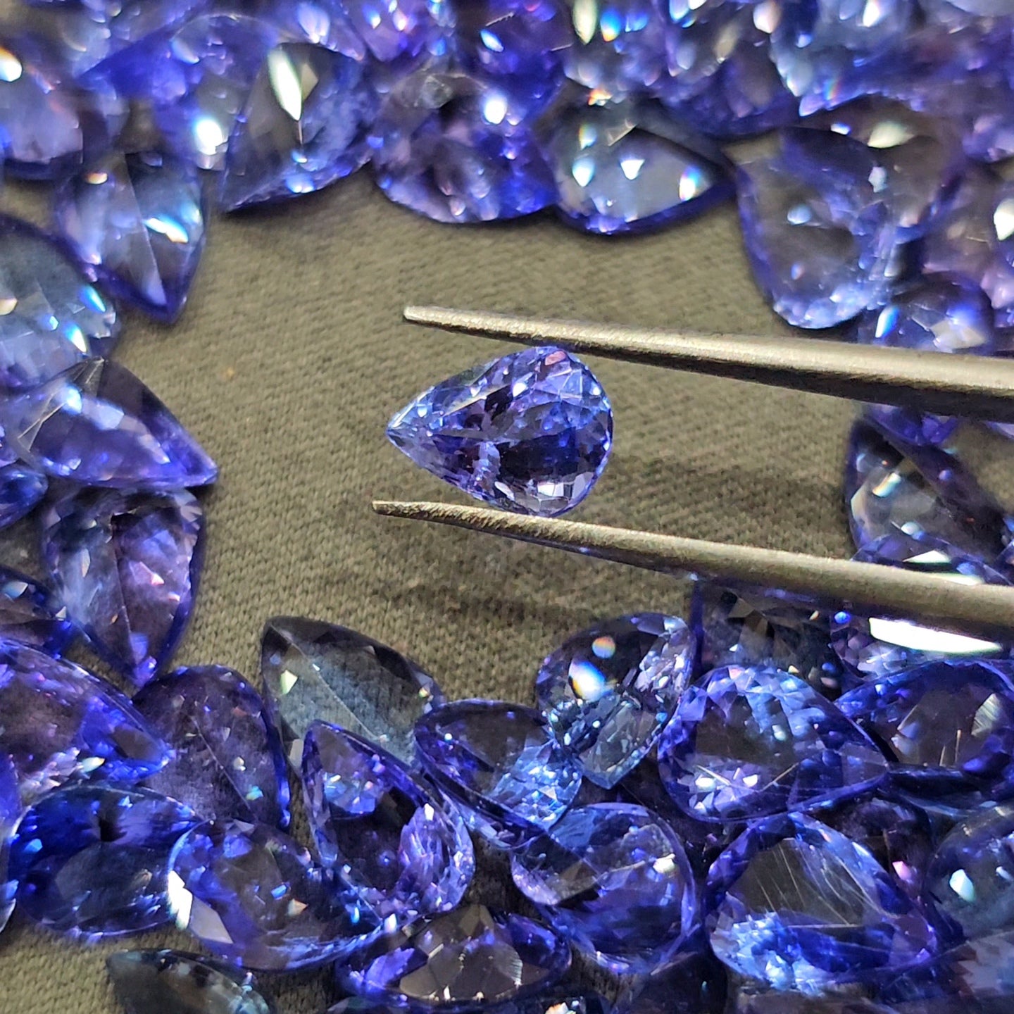 1 Carat size of Natural Tanzanite Pear| 8x6mm AAA - The LabradoriteKing