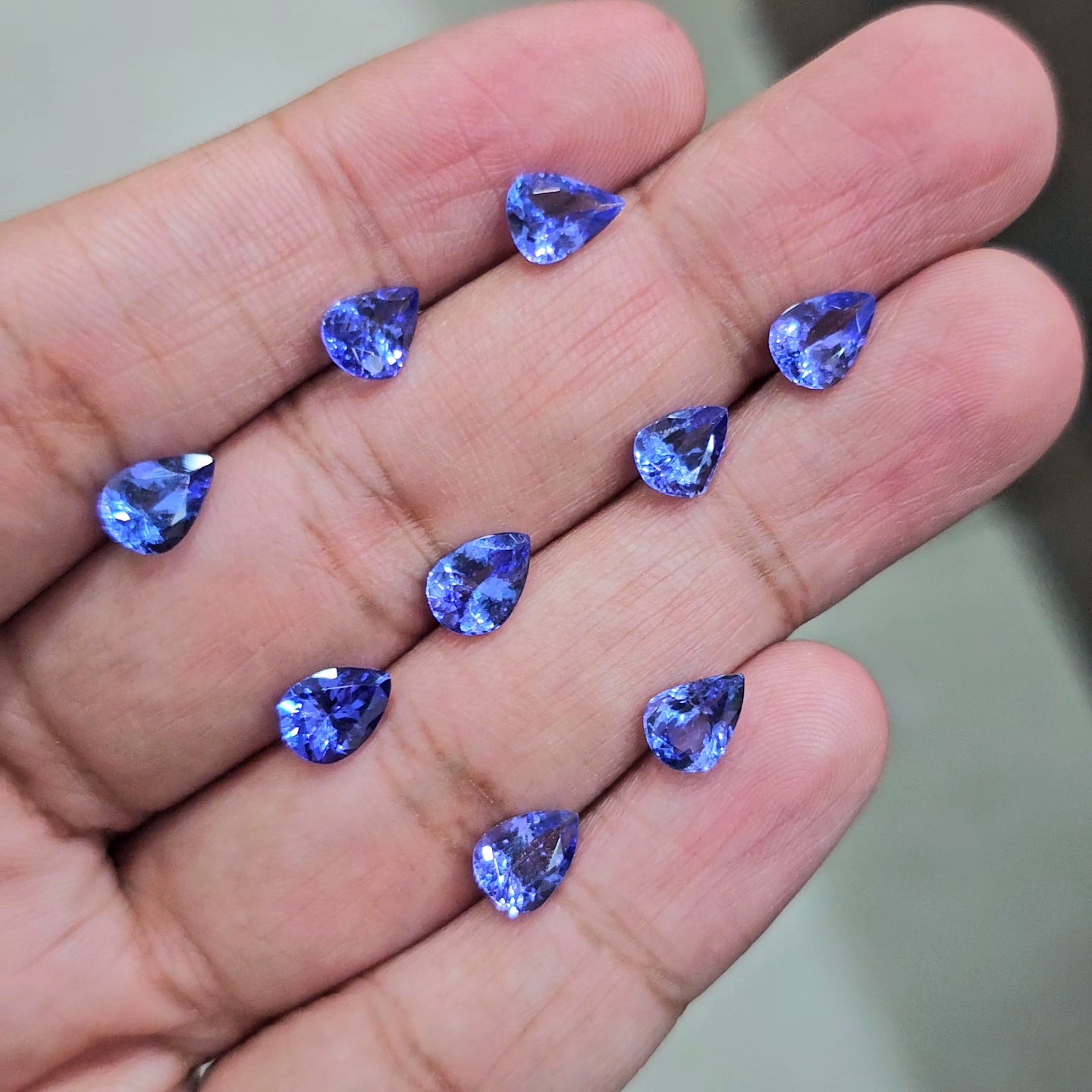 1 Carat size of Natural Tanzanite Pear| 8x6mm AAA - The LabradoriteKing