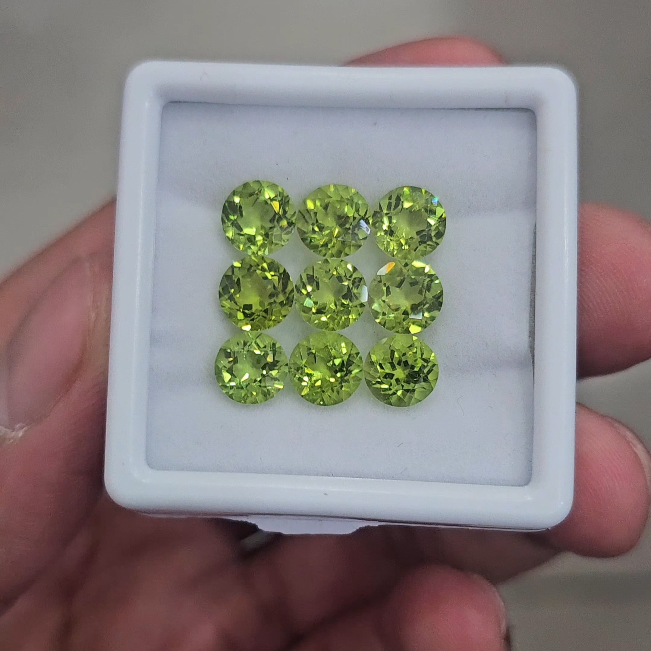9Pcs of Natural Peridot Faceted | Round | Size: 7mm - The LabradoriteKing