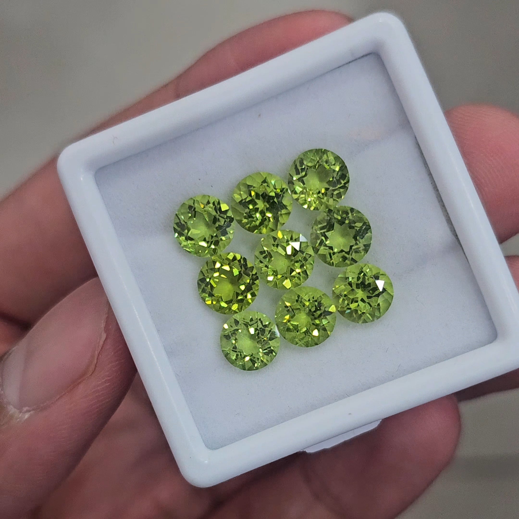 9Pcs of Natural Peridot Faceted | Round | Size: 7mm - The LabradoriteKing