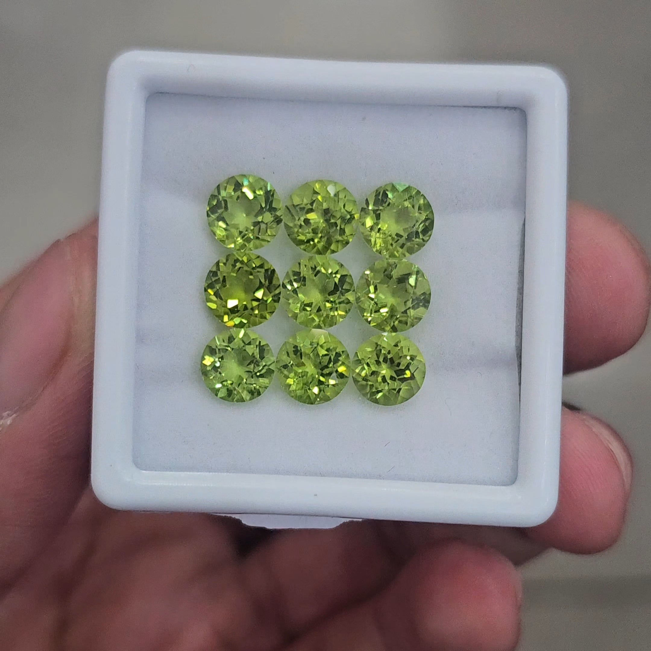 9Pcs of Natural Peridot Faceted | Round | Size: 7mm - The LabradoriteKing